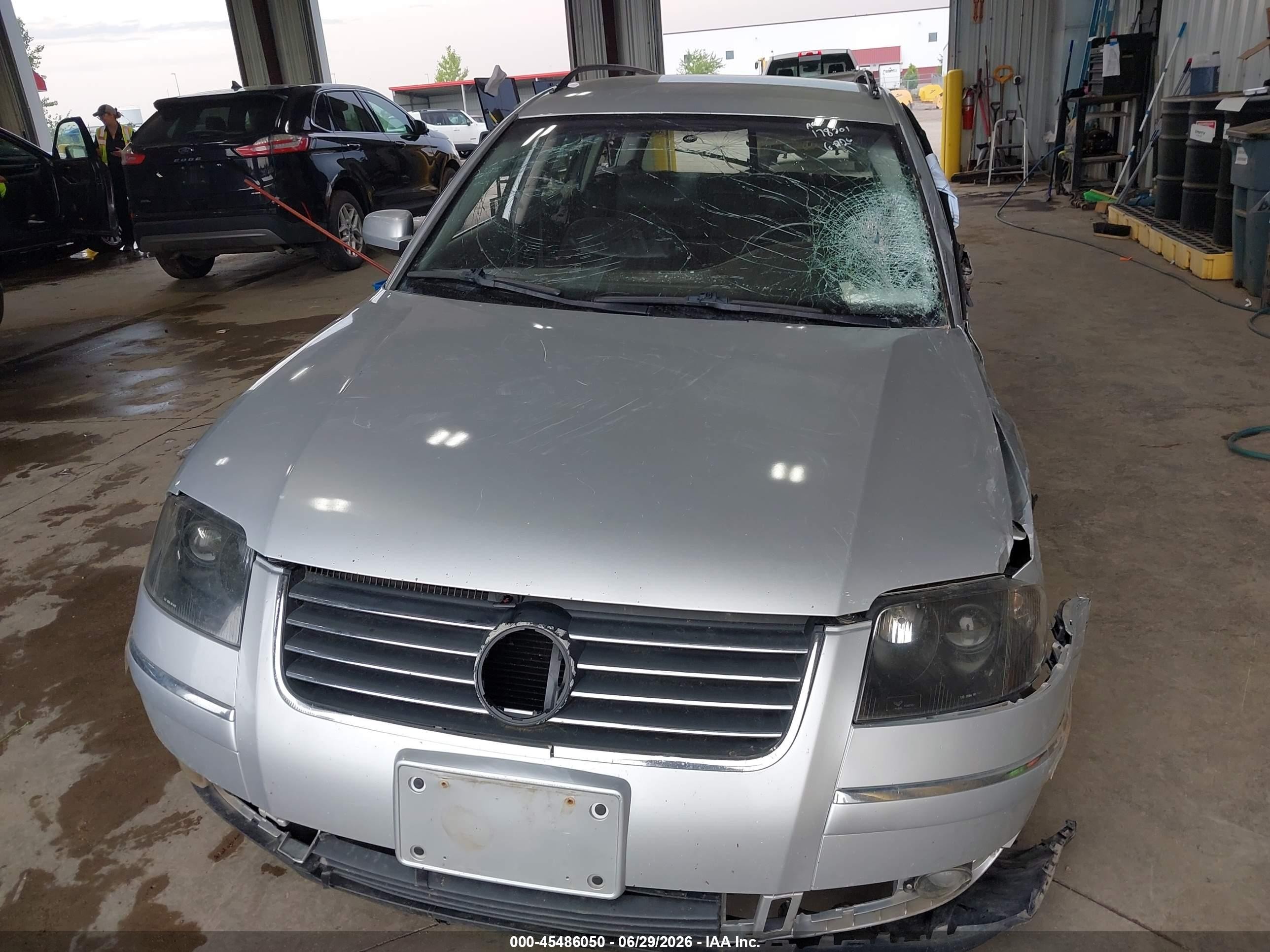 2002 Volkswagen Passat Gls V6 Серебряный vin: WVWVH63BX2E408901