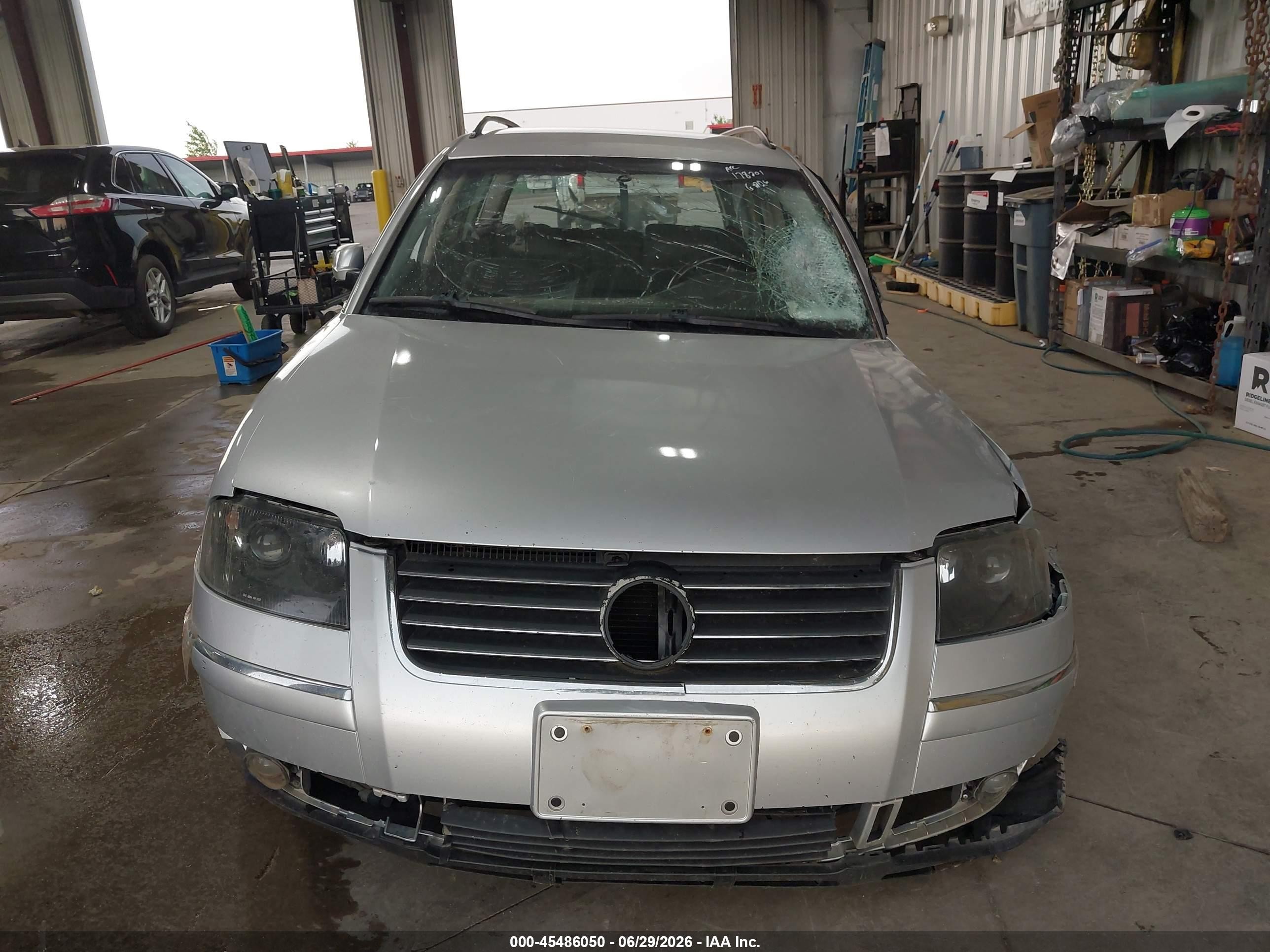 2002 Volkswagen Passat Gls V6 Серебряный vin: WVWVH63BX2E408901
