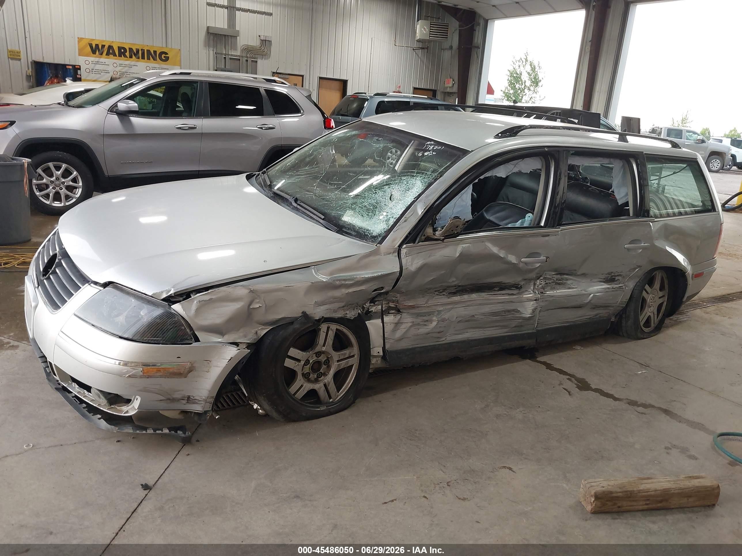 2002 Volkswagen Passat Gls V6 Серебряный vin: WVWVH63BX2E408901