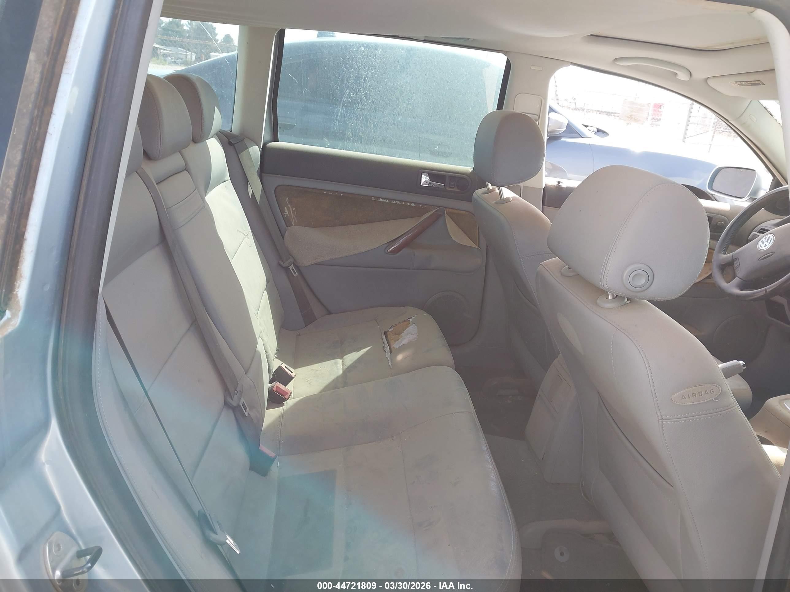 2004 Volkswagen Passat Glx Серебряный vin: WVWWH63B04E064194