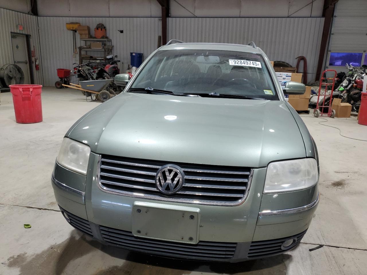 2002 Volkswagen Passat Glx Green vin: WVWWH63BX2E370090