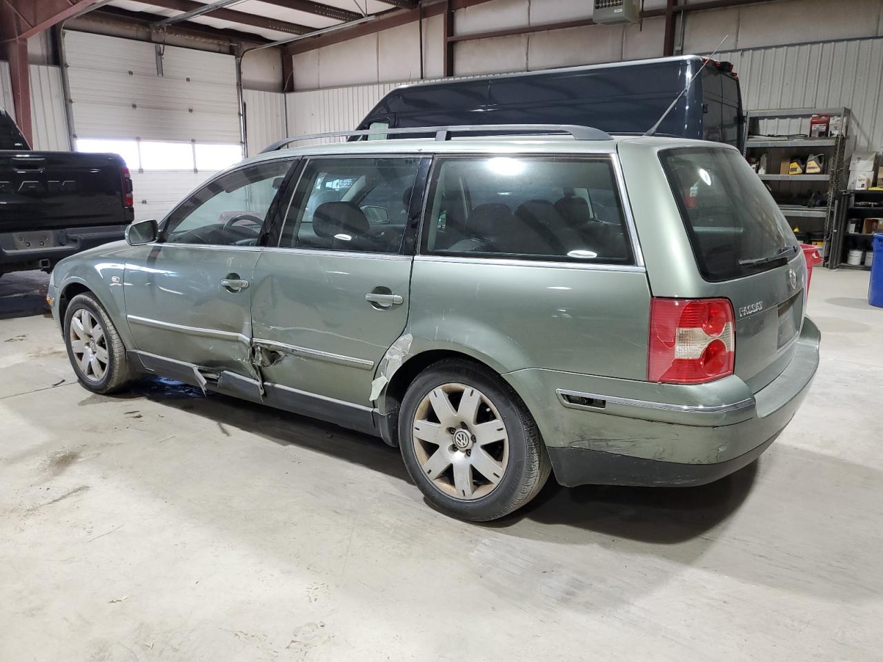 2002 Volkswagen Passat Glx Green vin: WVWWH63BX2E370090
