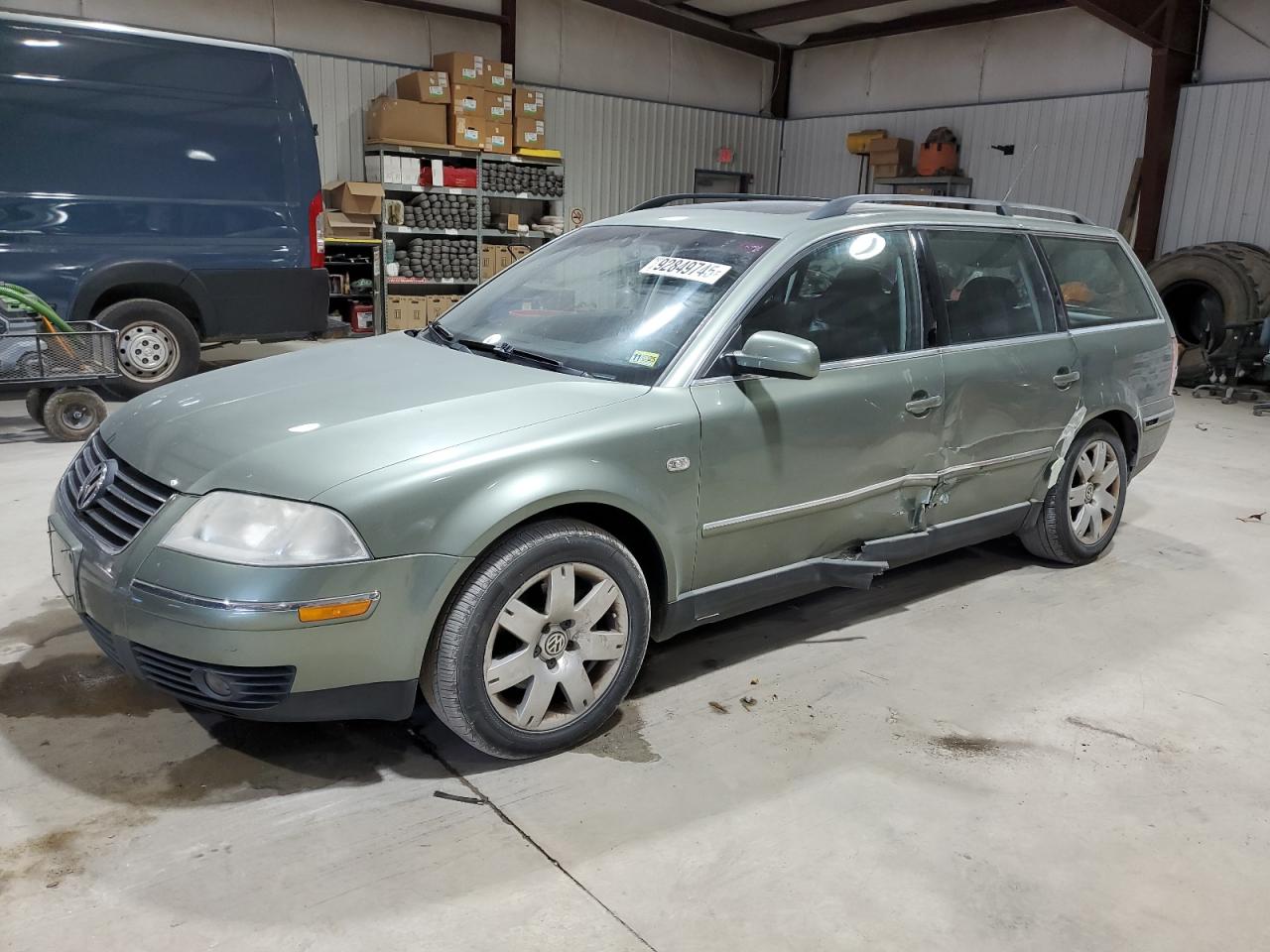 2002 Volkswagen Passat Glx Green vin: WVWWH63BX2E370090