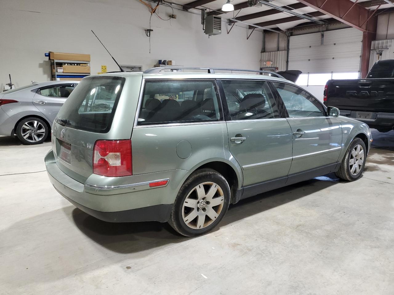 2002 Volkswagen Passat Glx Green vin: WVWWH63BX2E370090