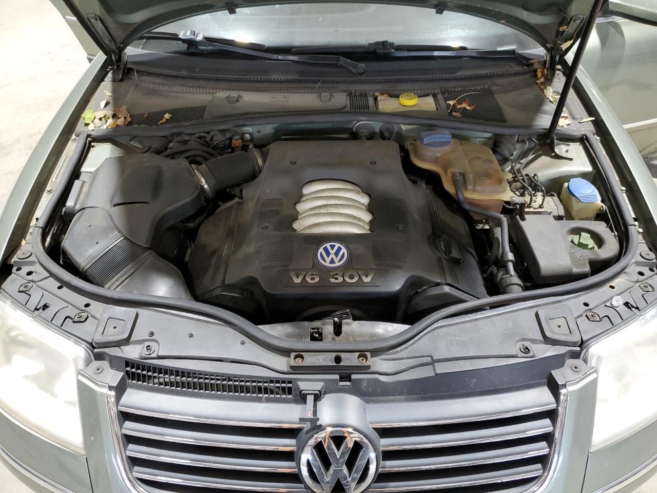 2002 Volkswagen Passat Glx Green vin: WVWWH63BX2E370090