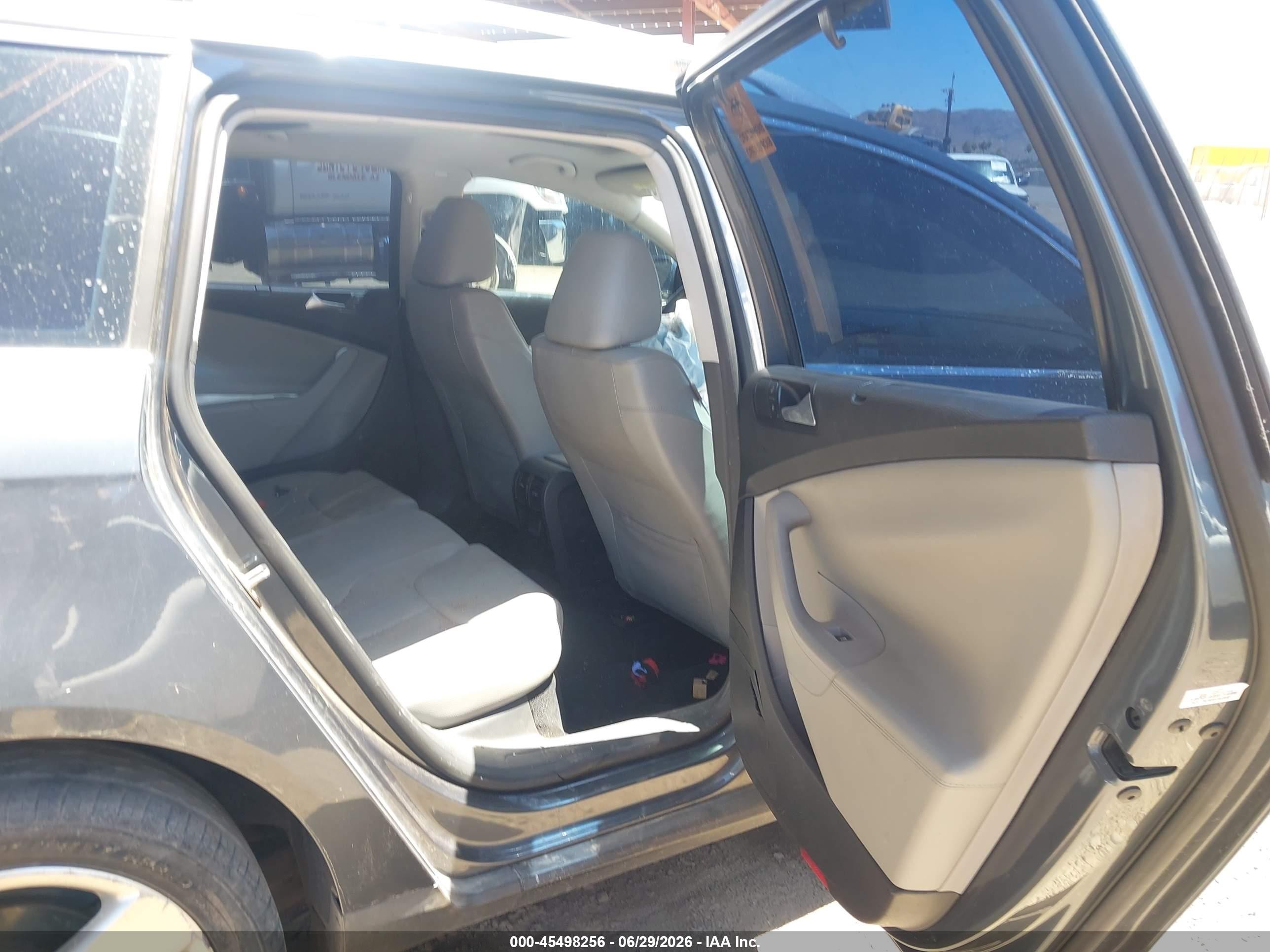 2009 Volkswagen Passat Komfort Gray vin: WVWXK73C29E052138