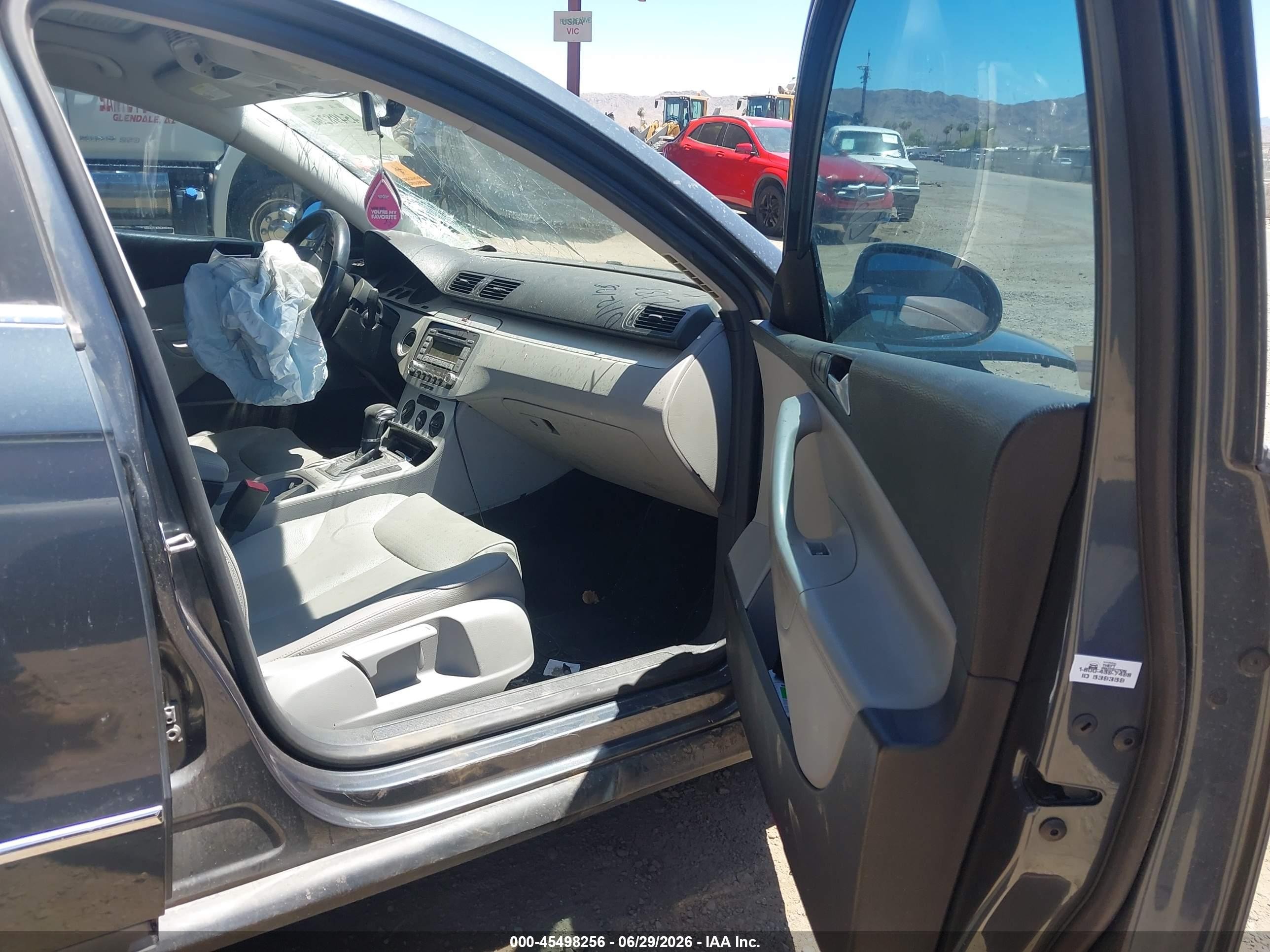 2009 Volkswagen Passat Komfort Gray vin: WVWXK73C29E052138
