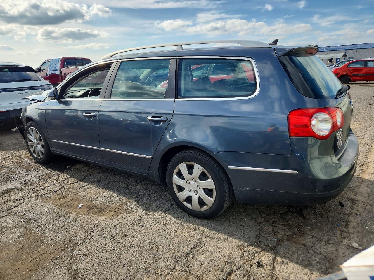 2009 Volkswagen Passat Wagon Turbo Silver vin: WVWXK73C49E050259