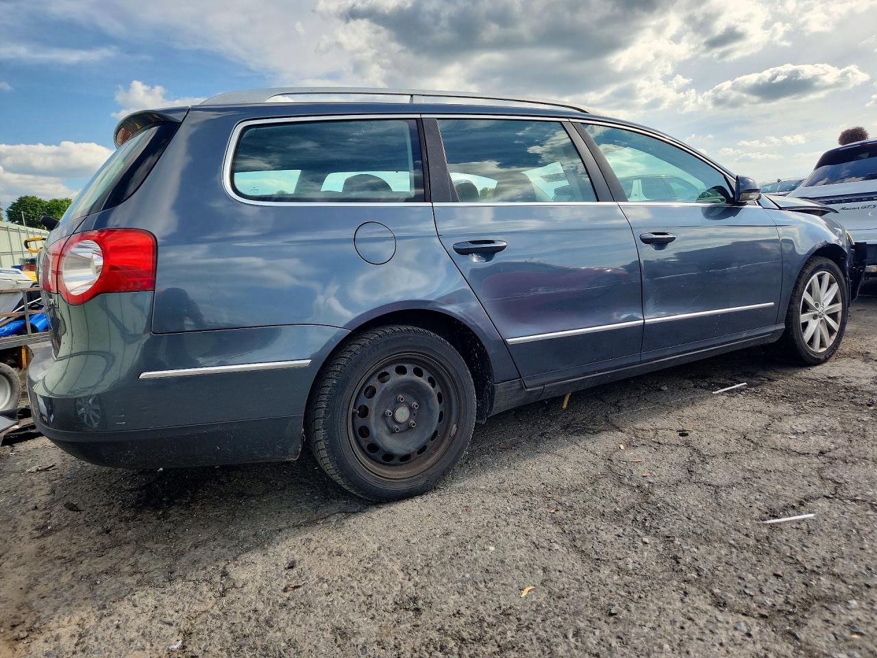 2009 Volkswagen Passat Wagon Turbo Silver vin: WVWXK73C49E050259