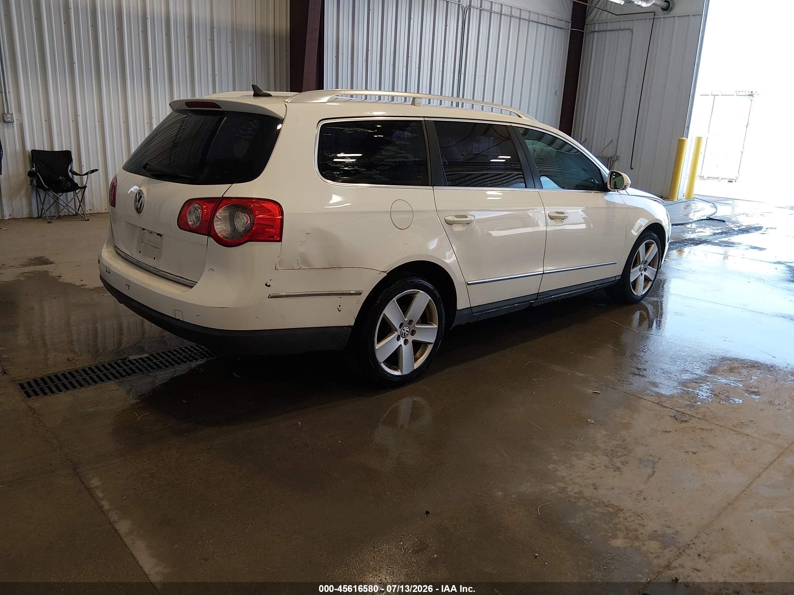 2009 Volkswagen Passat Komfort Белый vin: WVWXK73C59E008358