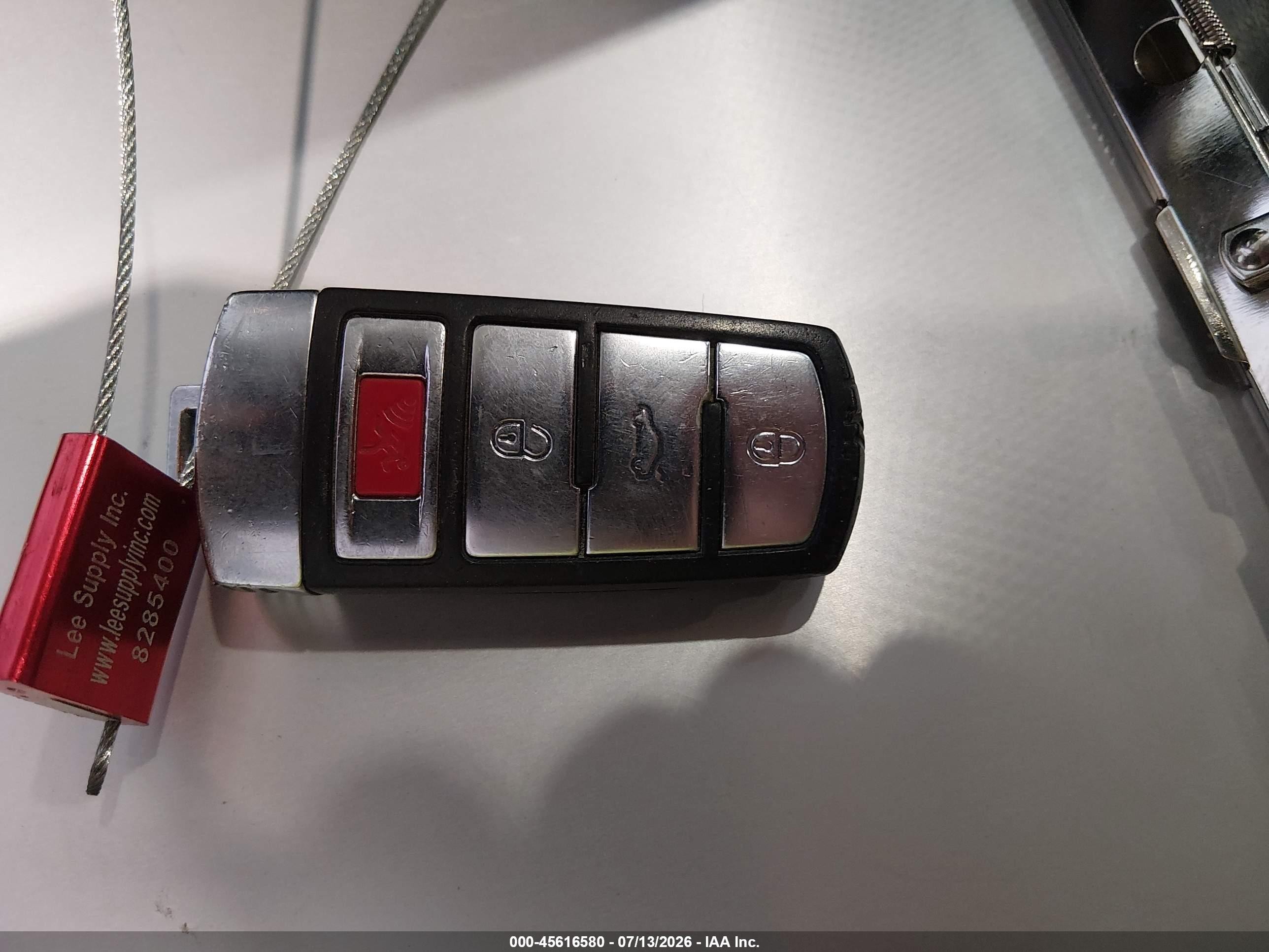 2009 Volkswagen Passat Komfort Белый vin: WVWXK73C59E008358