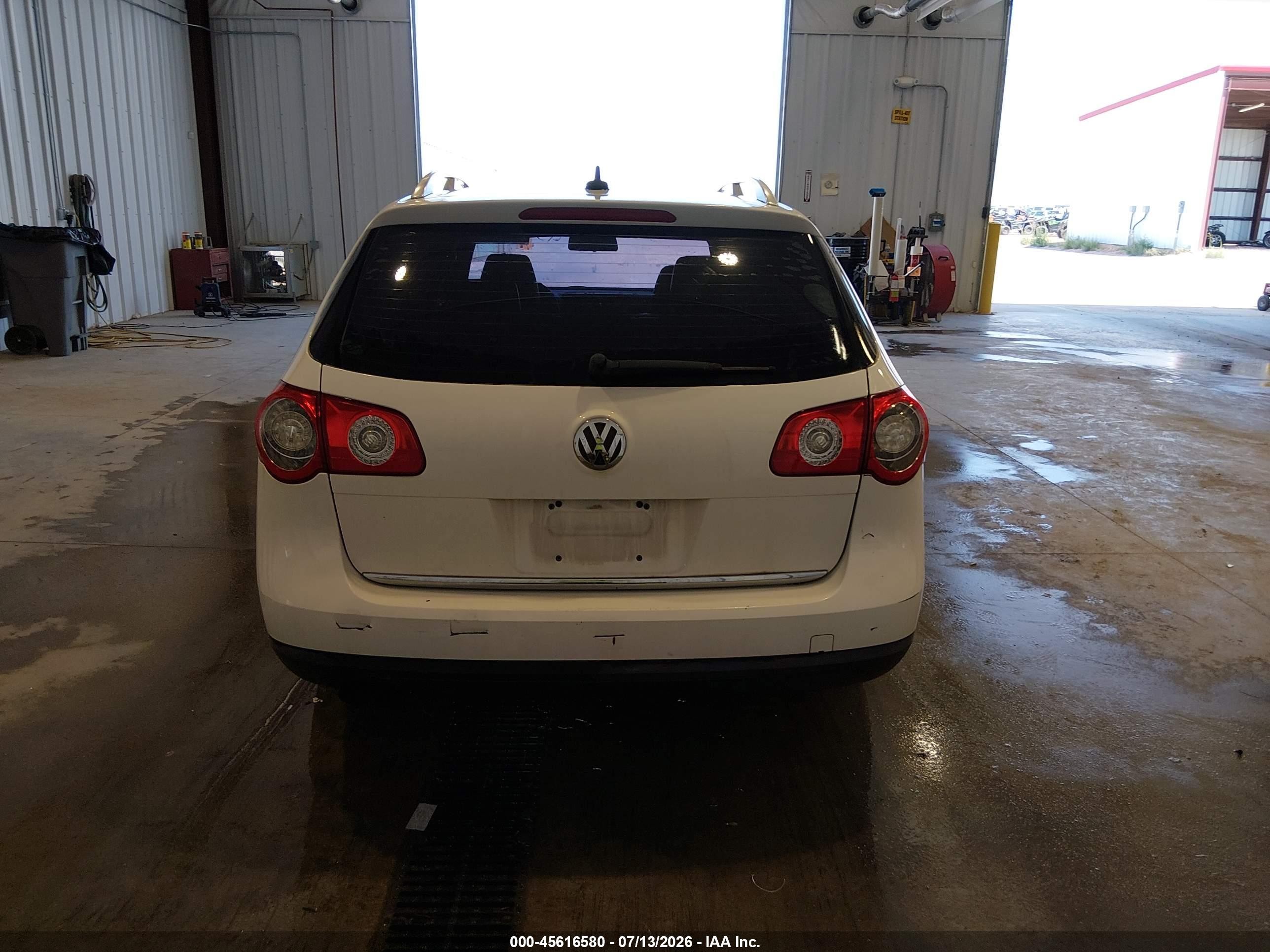 2009 Volkswagen Passat Komfort Белый vin: WVWXK73C59E008358