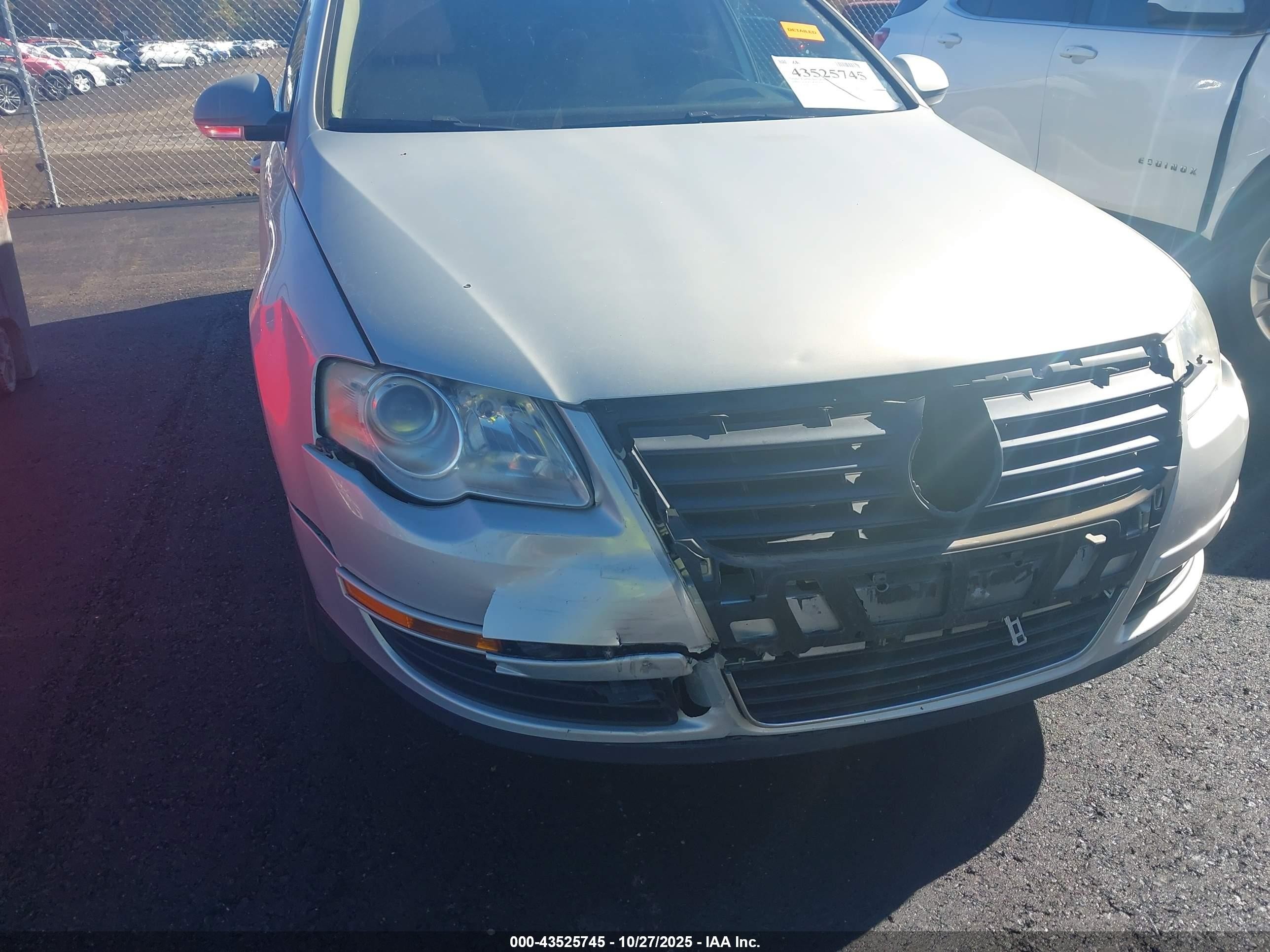 2009 Volkswagen Passat Komfort Silver vin: WVWXK73C89E001369