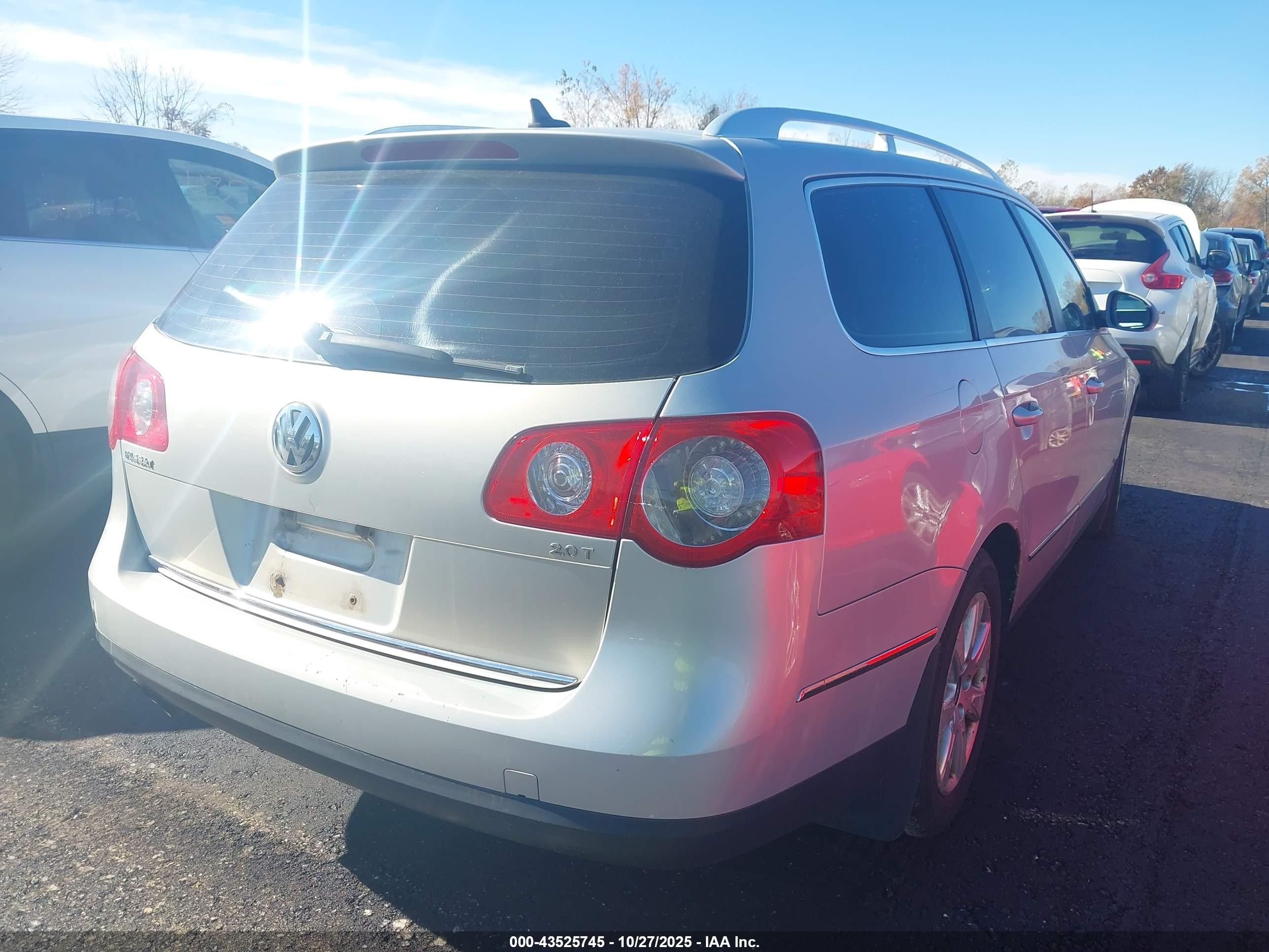 2009 Volkswagen Passat Komfort Silver vin: WVWXK73C89E001369