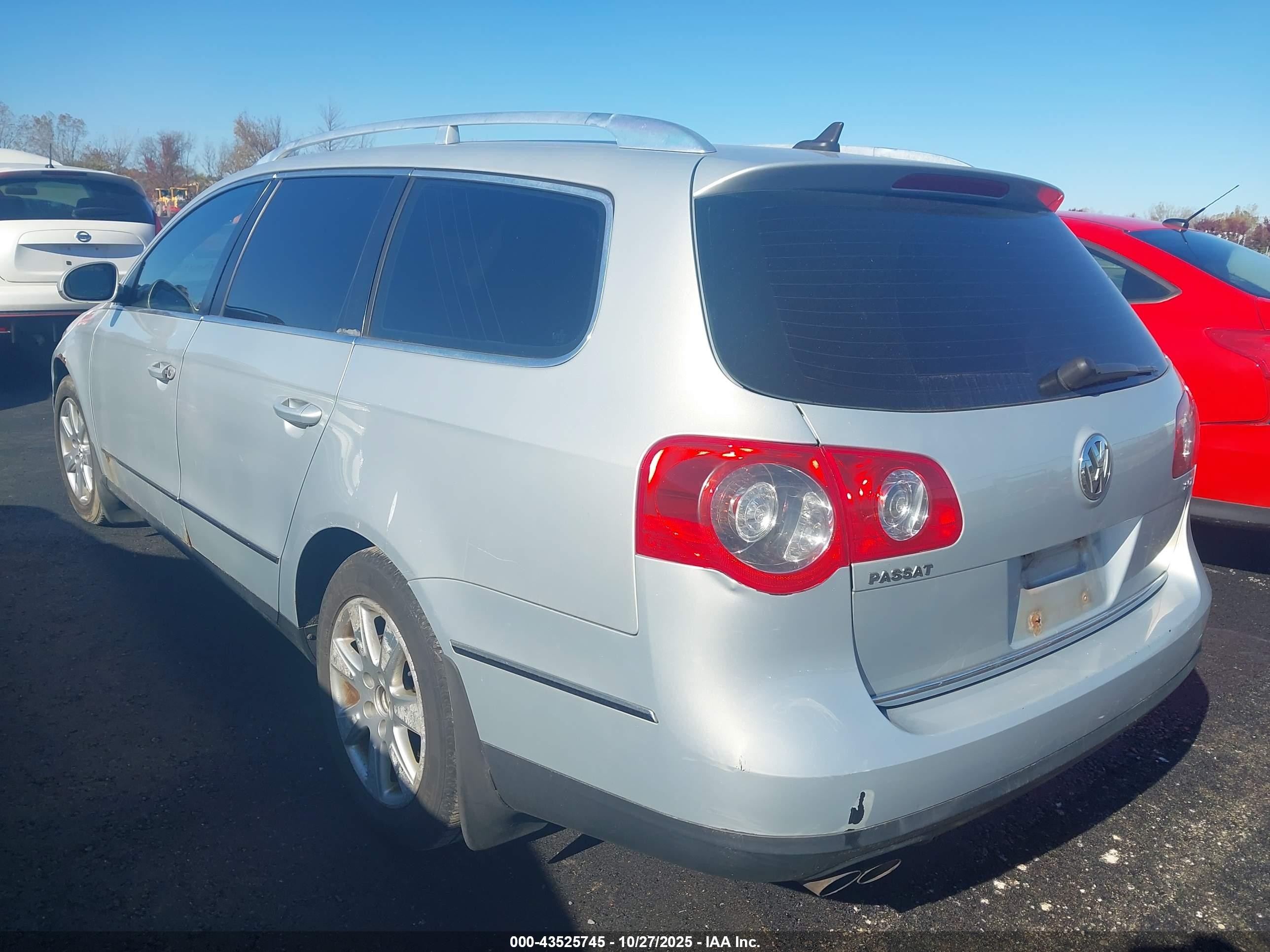 2009 Volkswagen Passat Komfort Silver vin: WVWXK73C89E001369