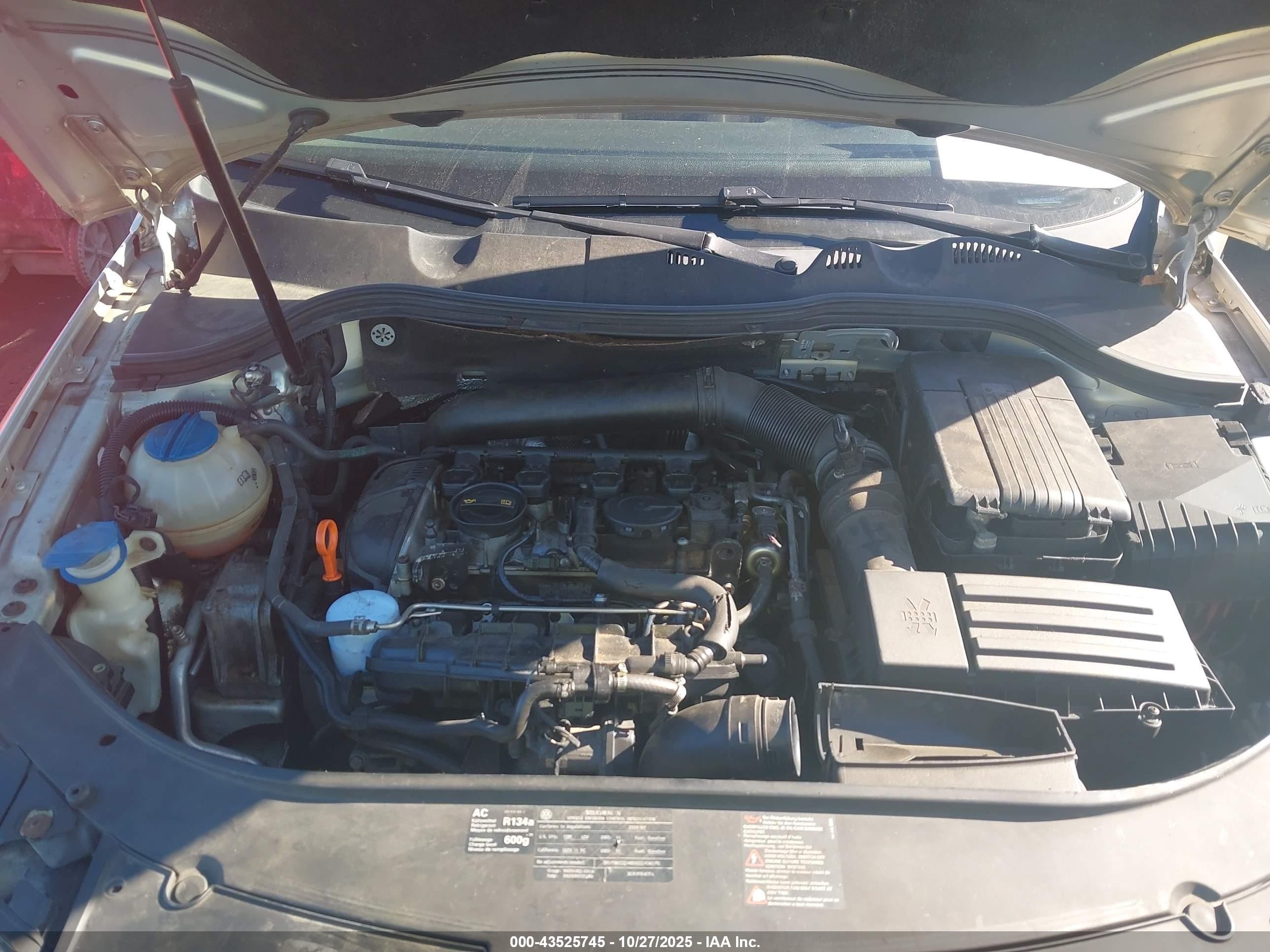 2009 Volkswagen Passat Komfort Silver vin: WVWXK73C89E001369