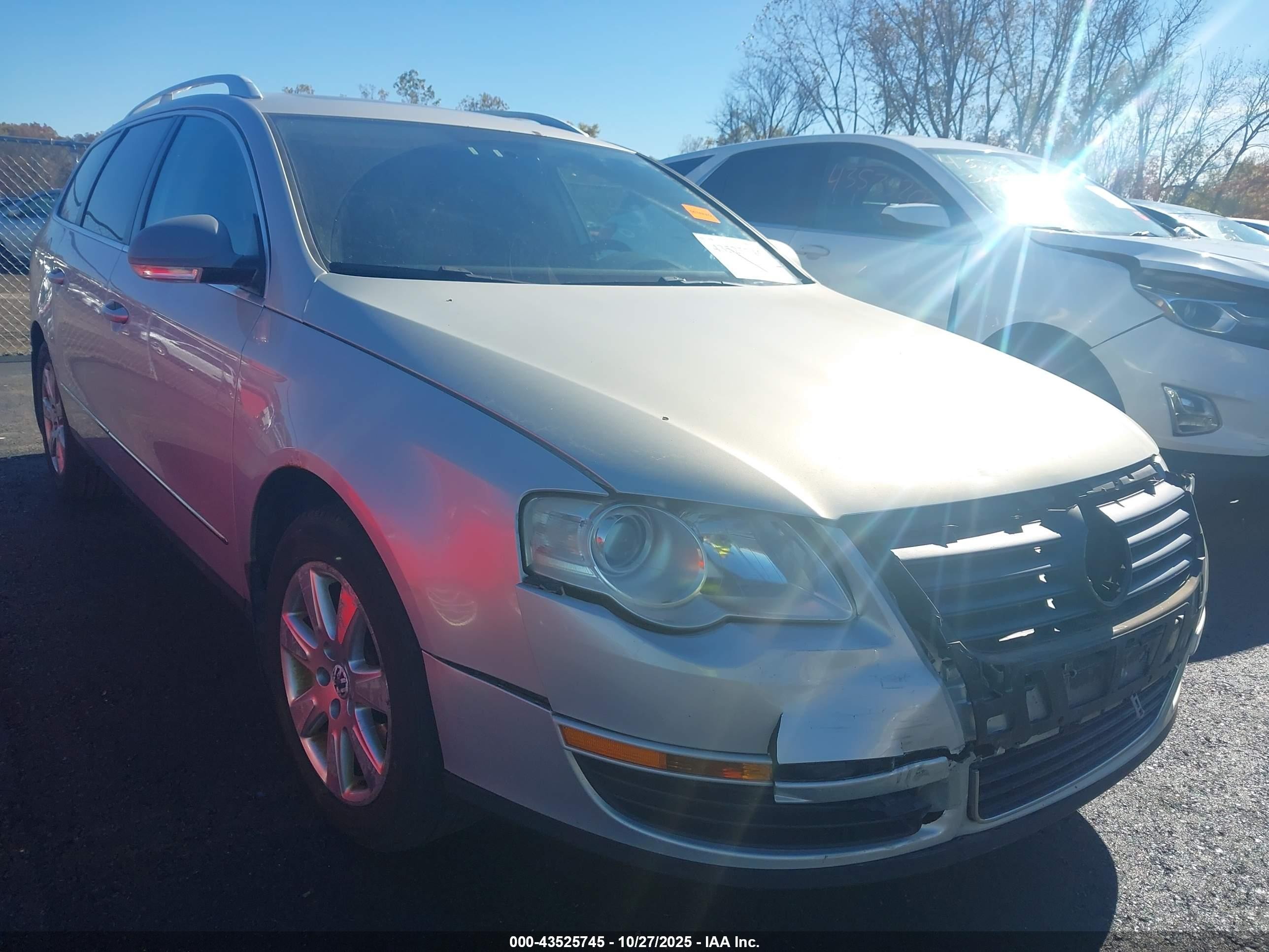 2009 Volkswagen Passat Komfort Silver vin: WVWXK73C89E001369