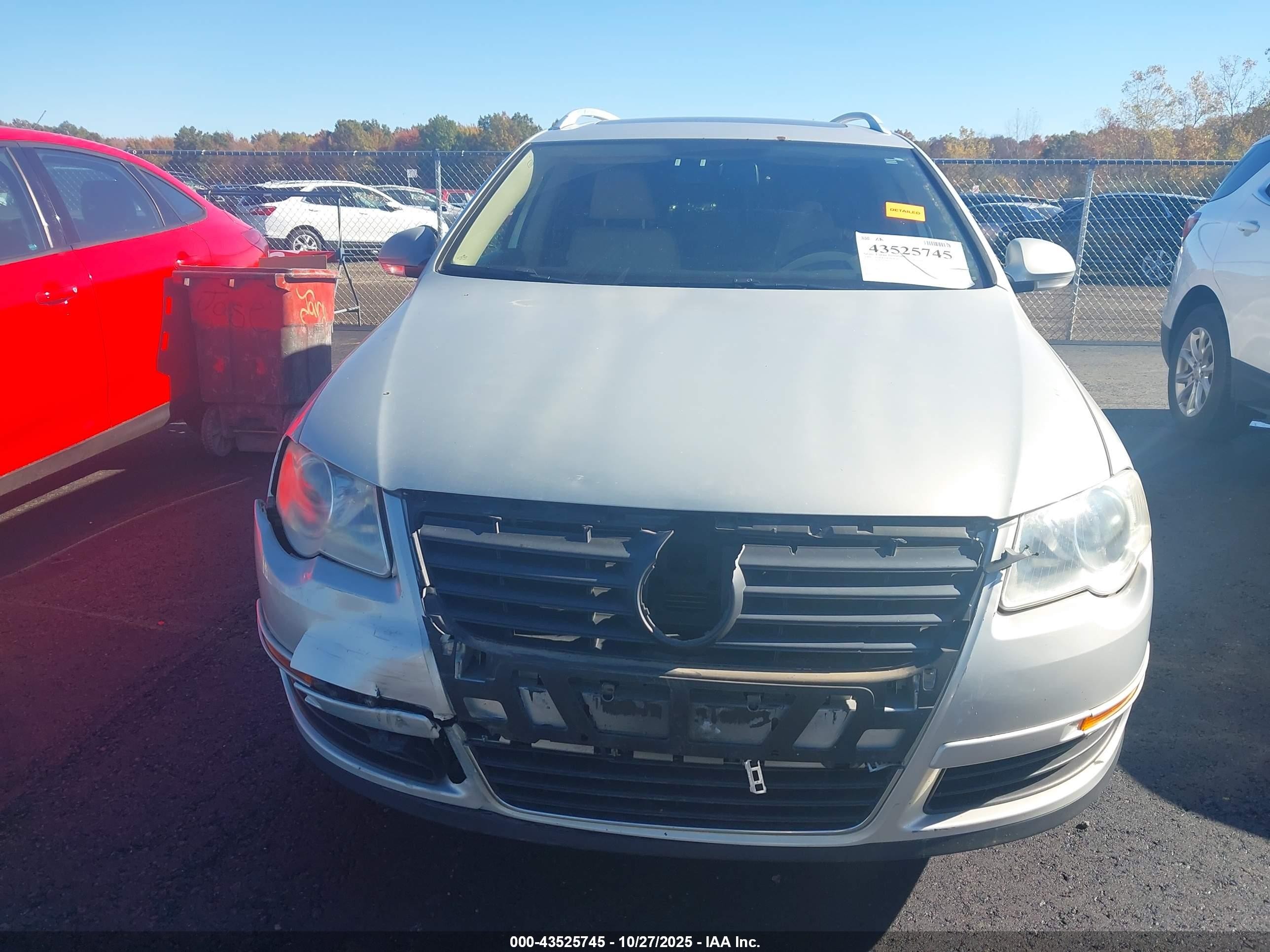 2009 Volkswagen Passat Komfort Silver vin: WVWXK73C89E001369