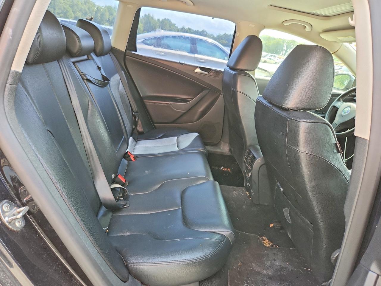 2009 Volkswagen Passat Wagon Turbo Black vin: WVWXK73C99E069549