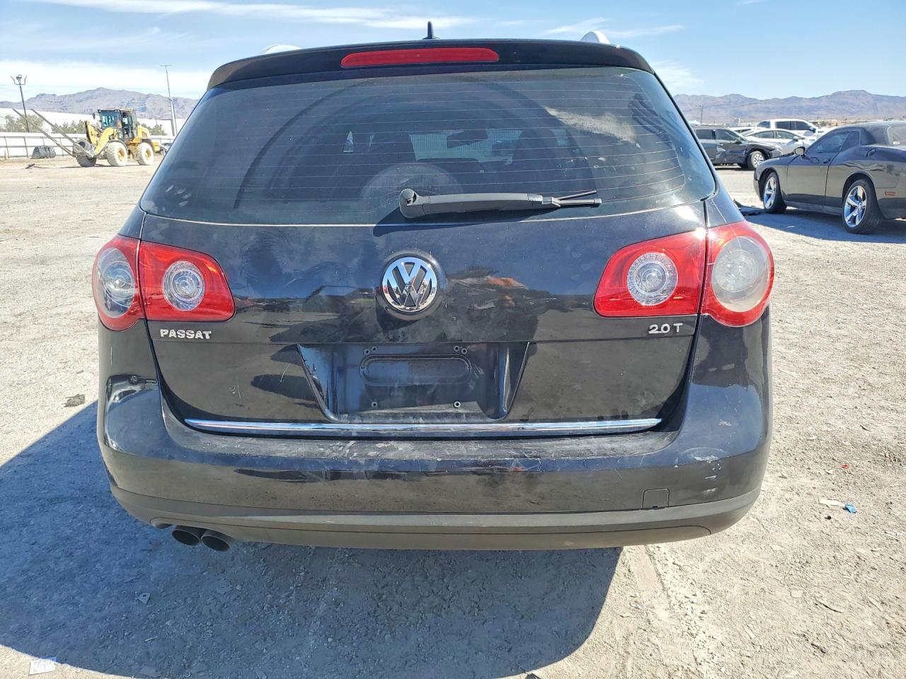 2010 Volkswagen Passat Komfort Black vin: WVWXK7AN0AE003285