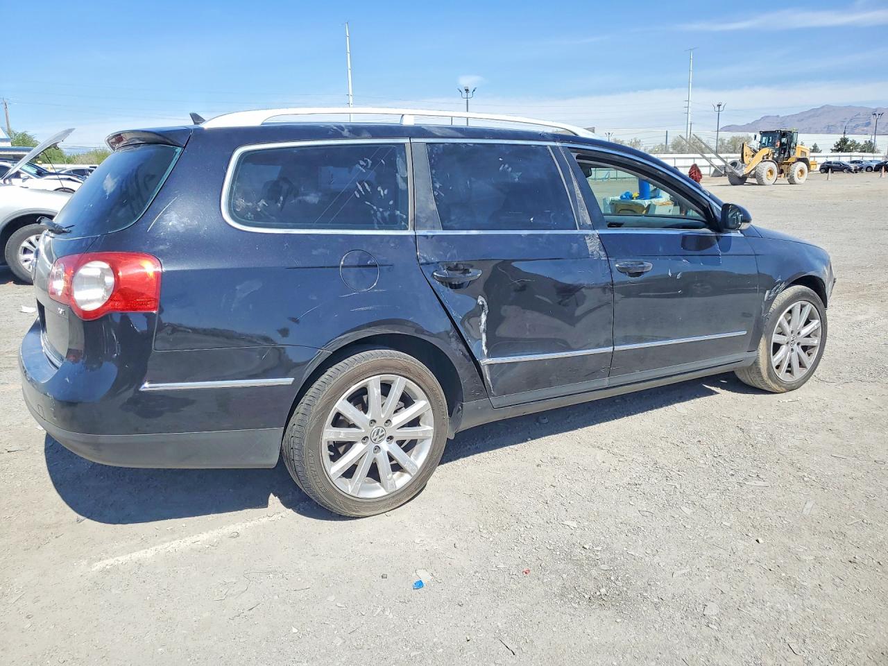 2010 Volkswagen Passat Komfort Black vin: WVWXK7AN0AE003285