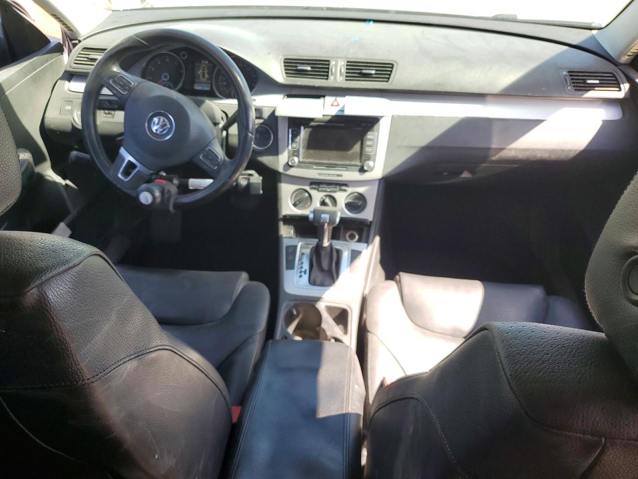 2010 Volkswagen Passat Komfort Black vin: WVWXK7AN0AE003285