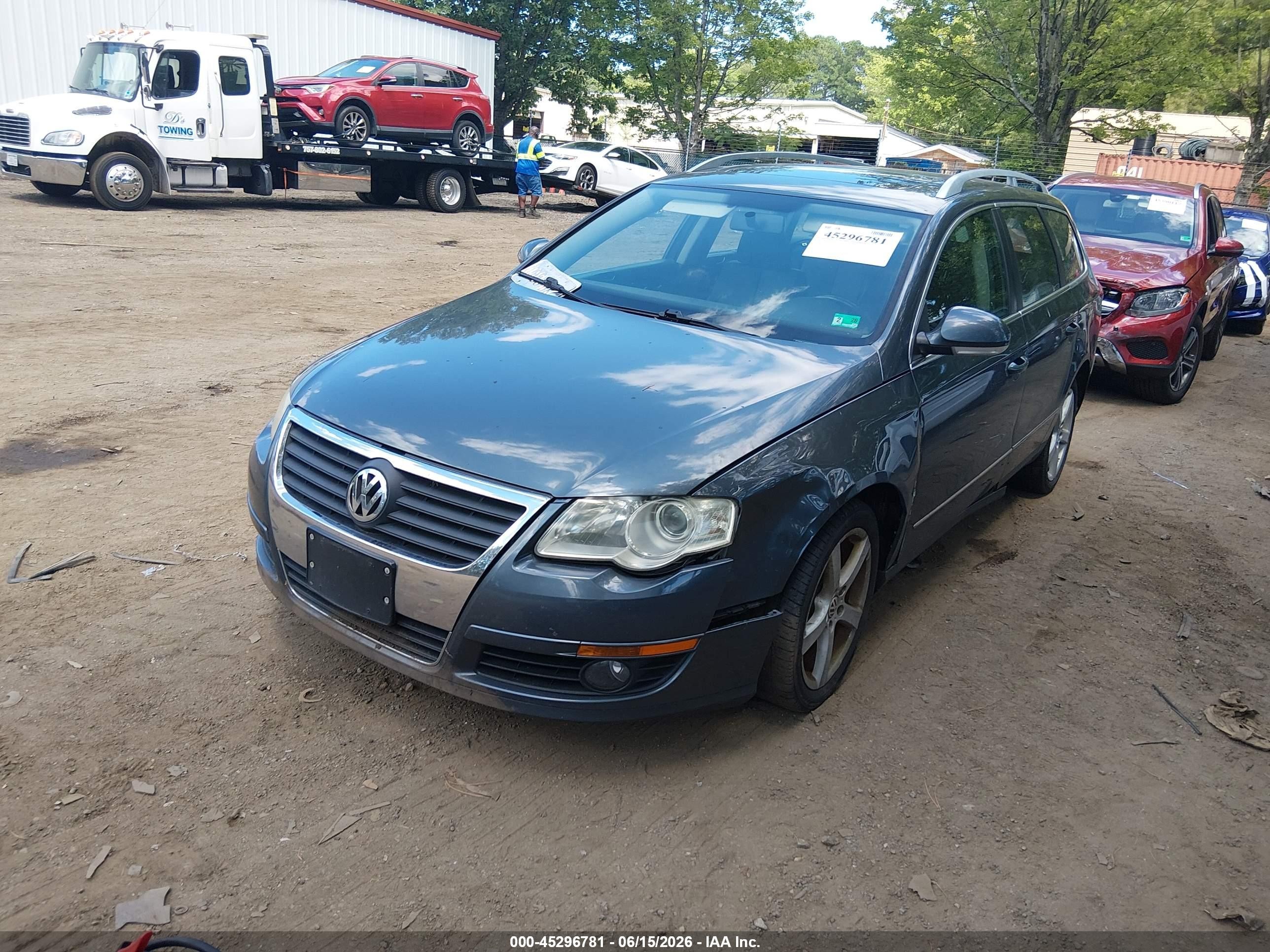 2010 Volkswagen Passat Komfort Gray vin: WVWXK7AN0AE055659