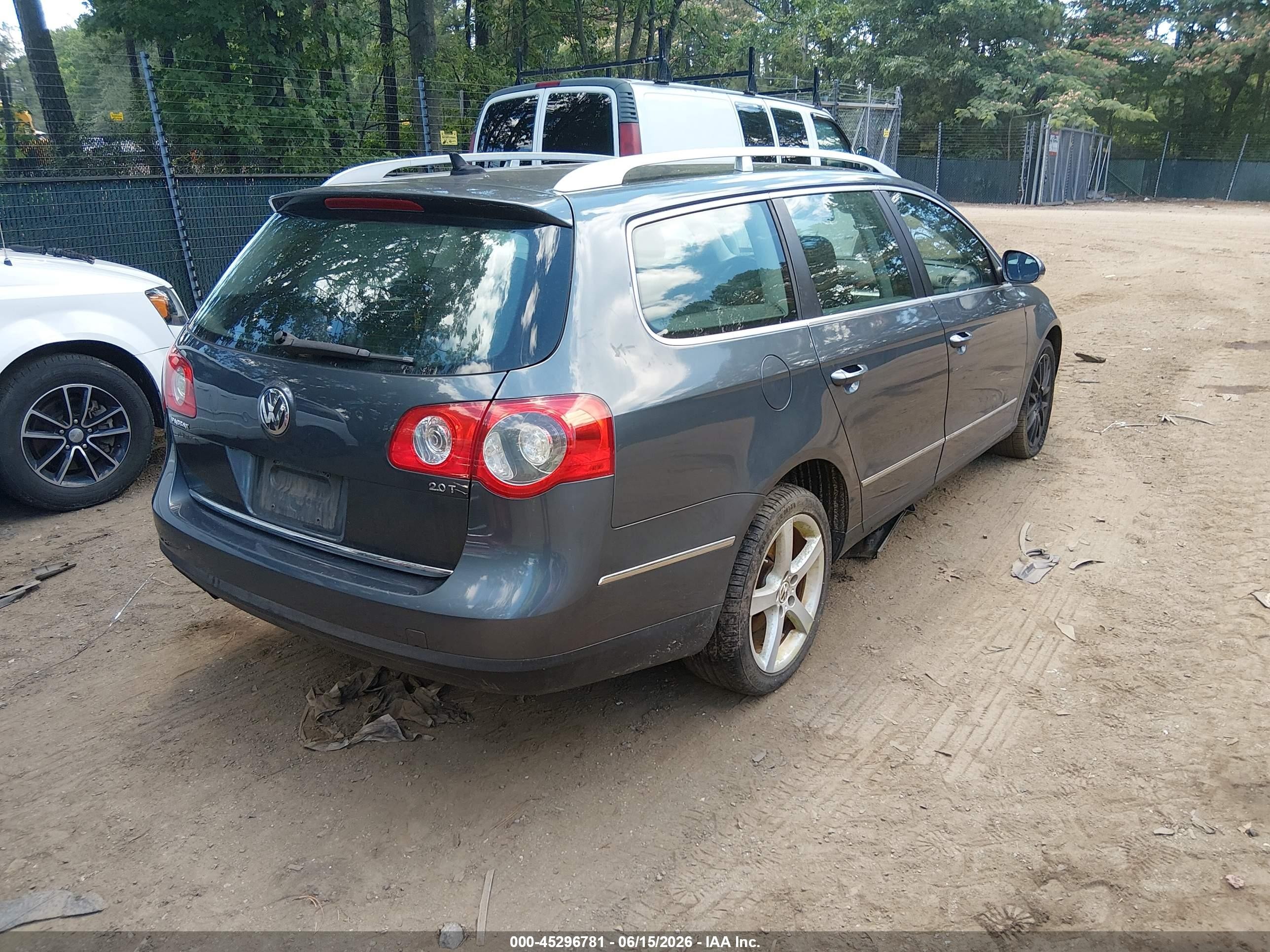 2010 Volkswagen Passat Komfort Gray vin: WVWXK7AN0AE055659