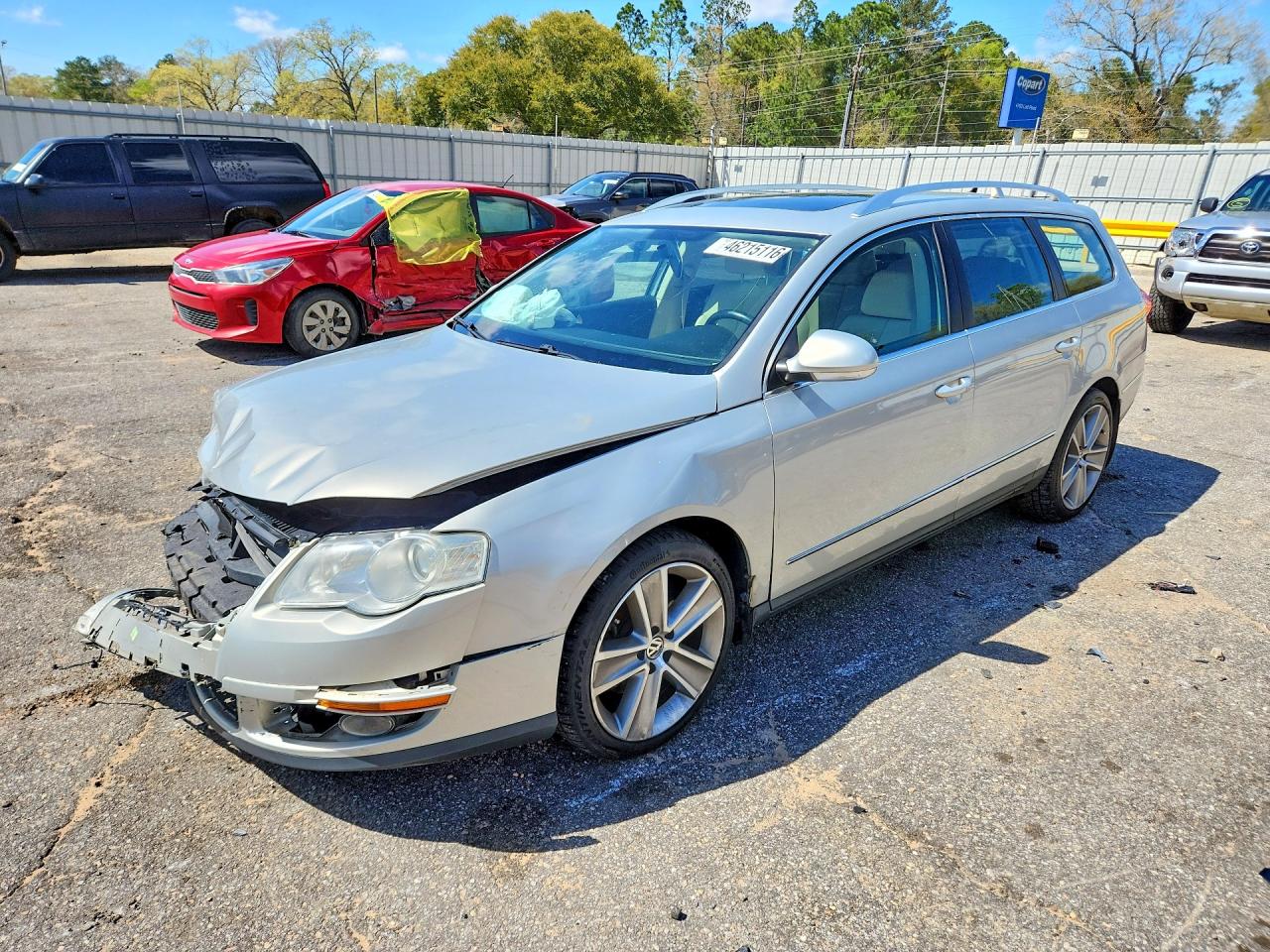 2010 Volkswagen Passat Komfort Silver vin: WVWXK7AN0AE083025