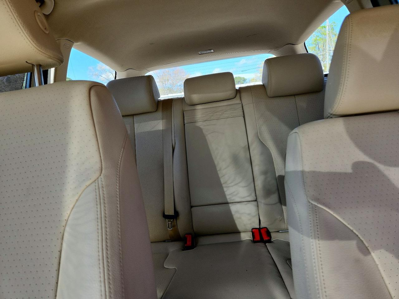 2010 Volkswagen Passat Komfort Silver vin: WVWXK7AN0AE083025