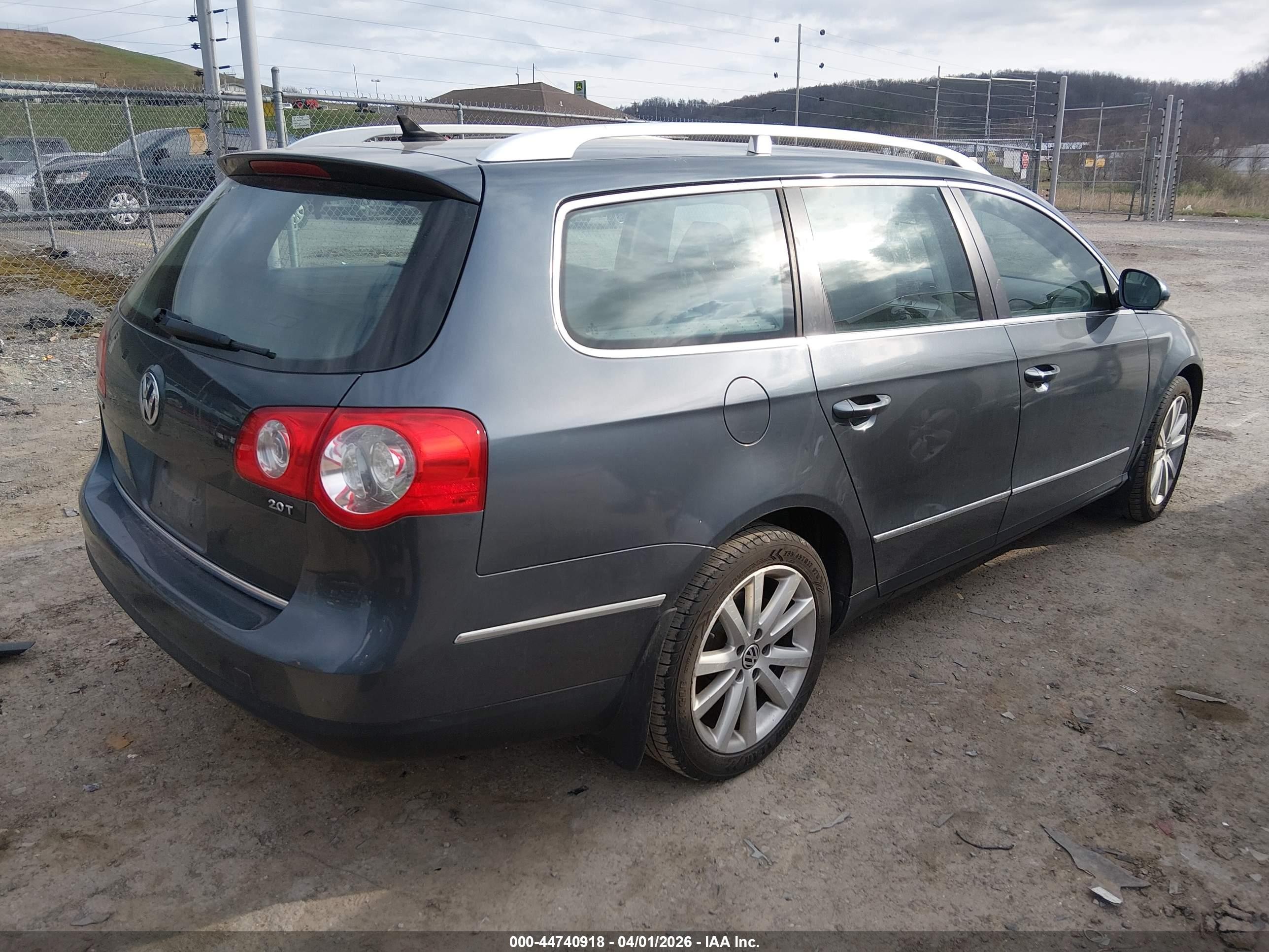 2010 Volkswagen Passat Komfort Gray vin: WVWXK7AN0AE160802