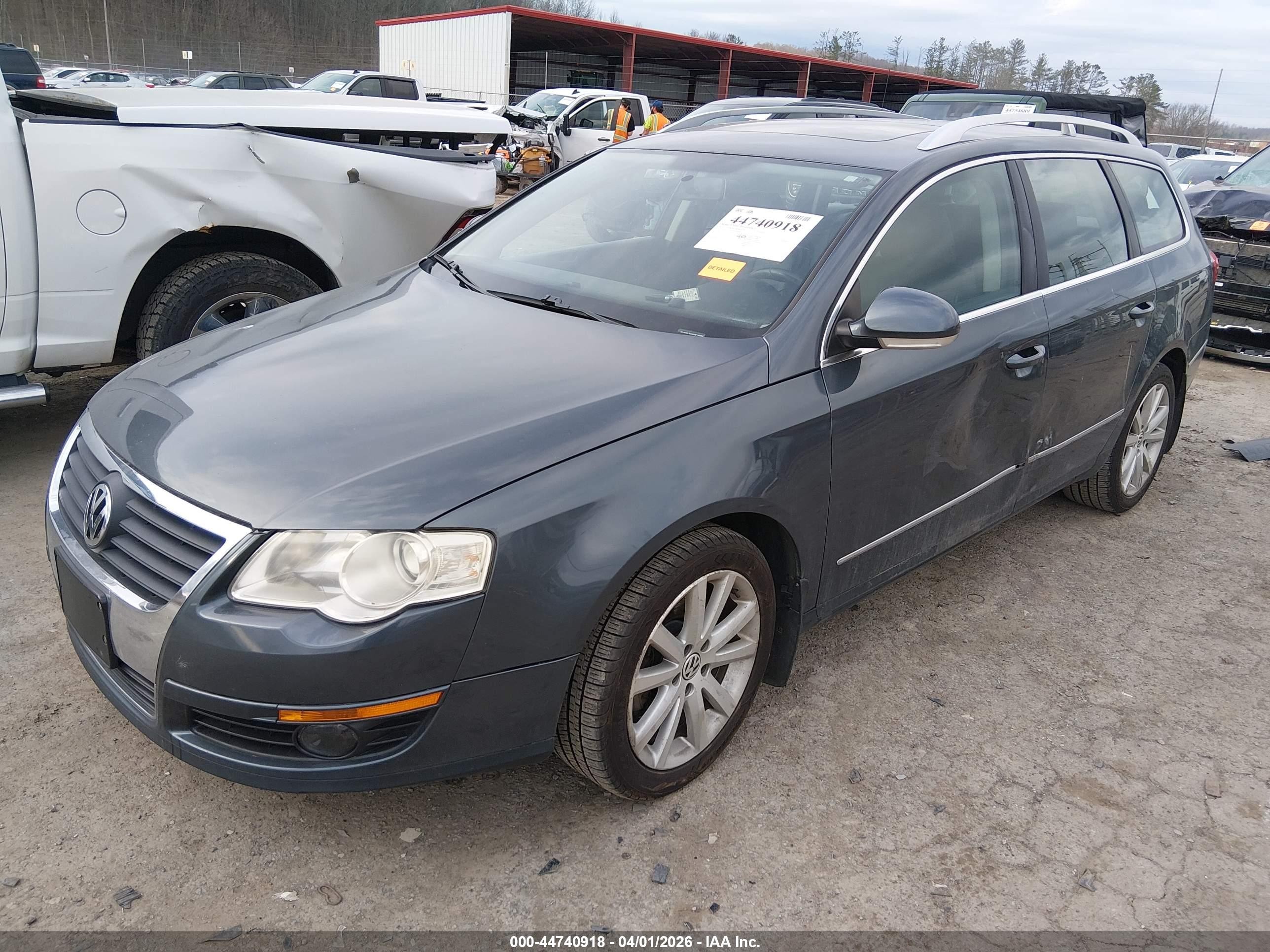 2010 Volkswagen Passat Komfort Gray vin: WVWXK7AN0AE160802