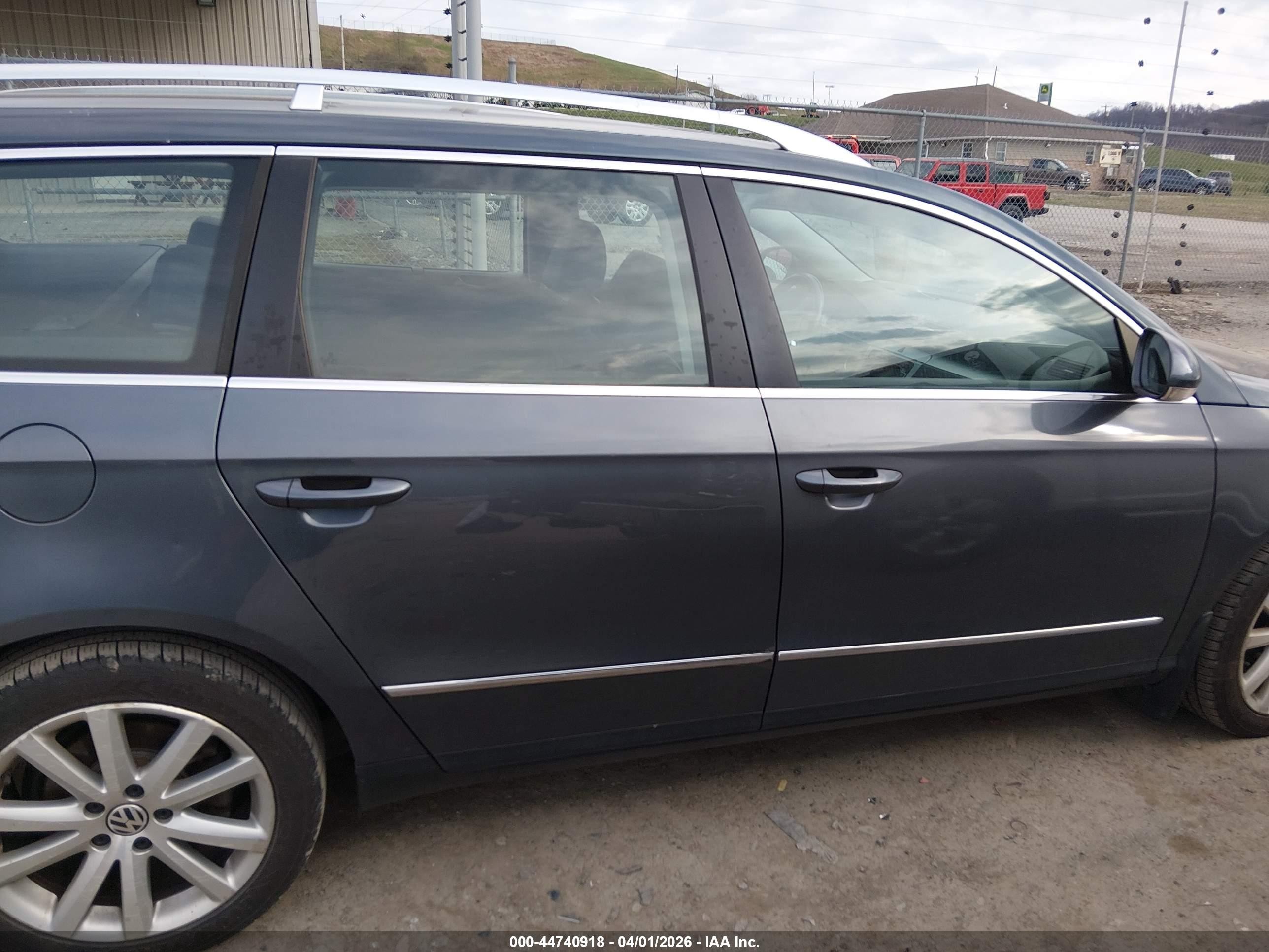 2010 Volkswagen Passat Komfort Gray vin: WVWXK7AN0AE160802