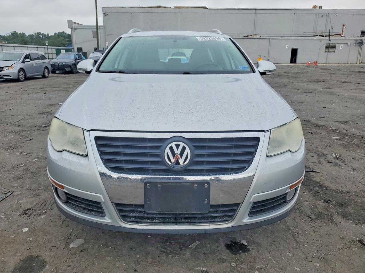 2010 Volkswagen Passat Komfort Silver vin: WVWXK7AN2AE148425