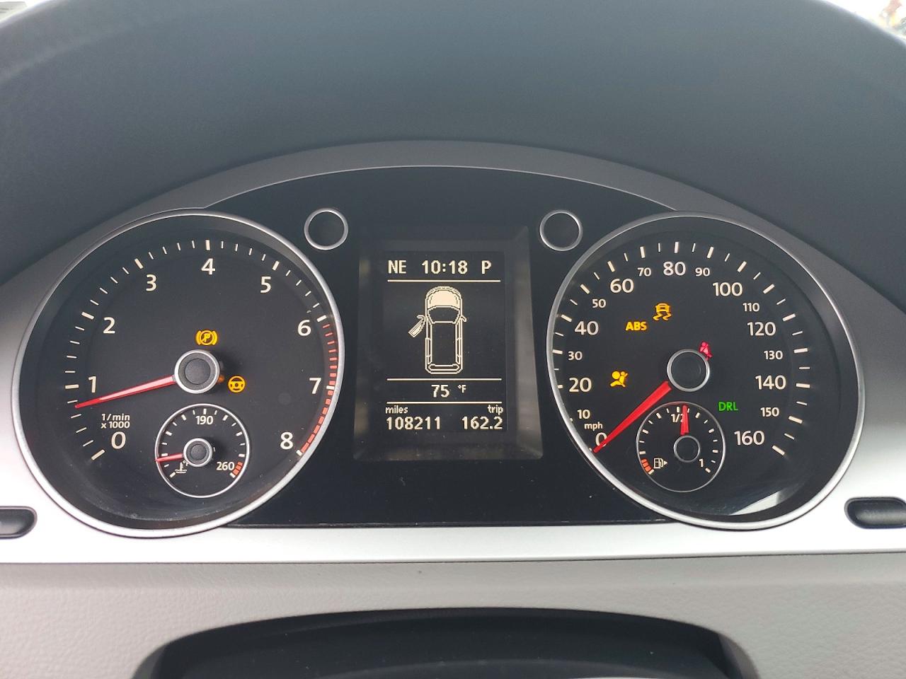 2010 Volkswagen Passat Komfort Silver vin: WVWXK7AN2AE148425