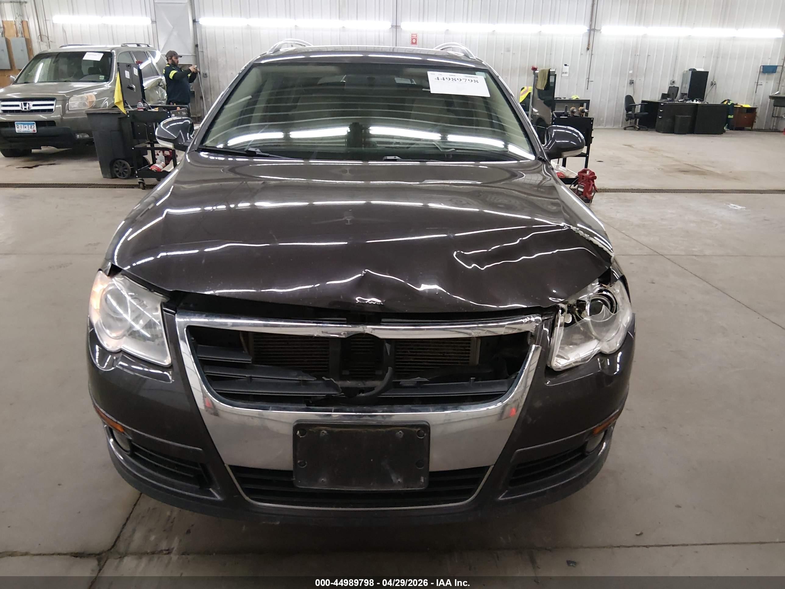 2010 Volkswagen Passat Komfort Серый vin: WVWXK7AN3AE155058