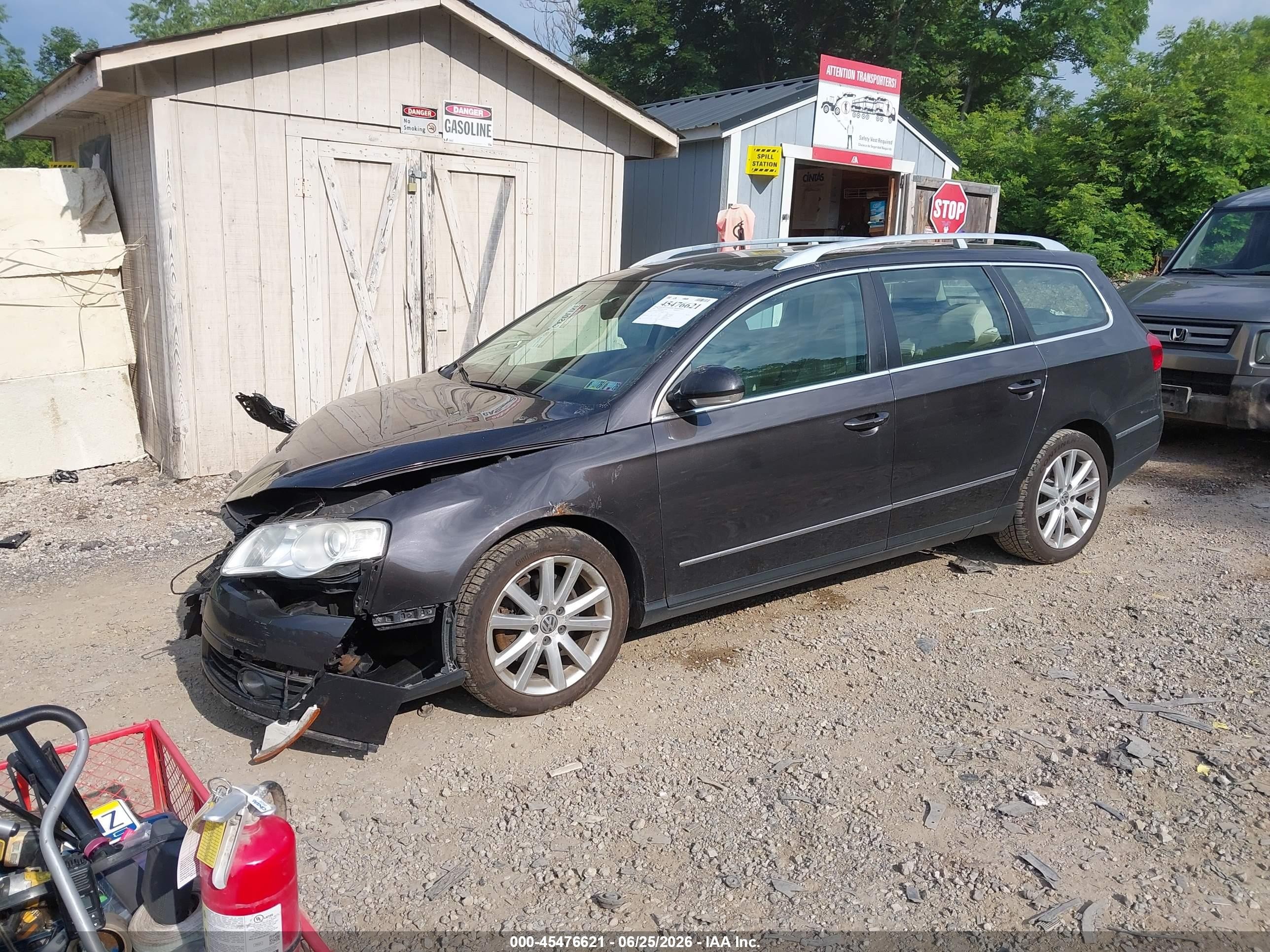 2010 Volkswagen Passat Komfort Gray vin: WVWXK7AN5AE092190
