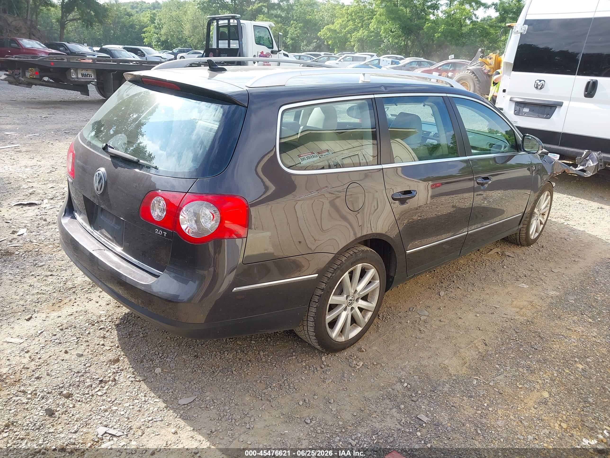 2010 Volkswagen Passat Komfort Gray vin: WVWXK7AN5AE092190