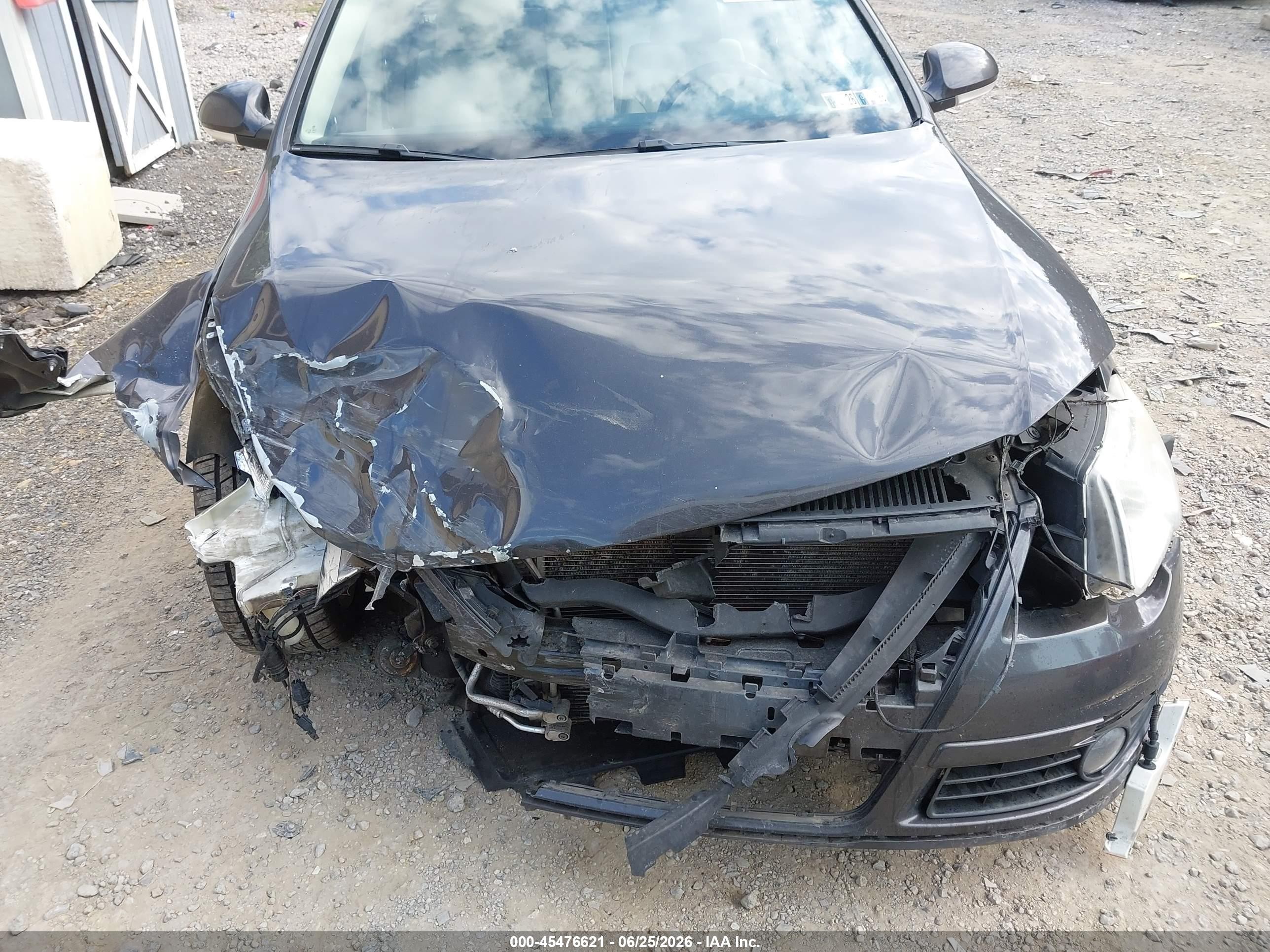 2010 Volkswagen Passat Komfort Gray vin: WVWXK7AN5AE092190