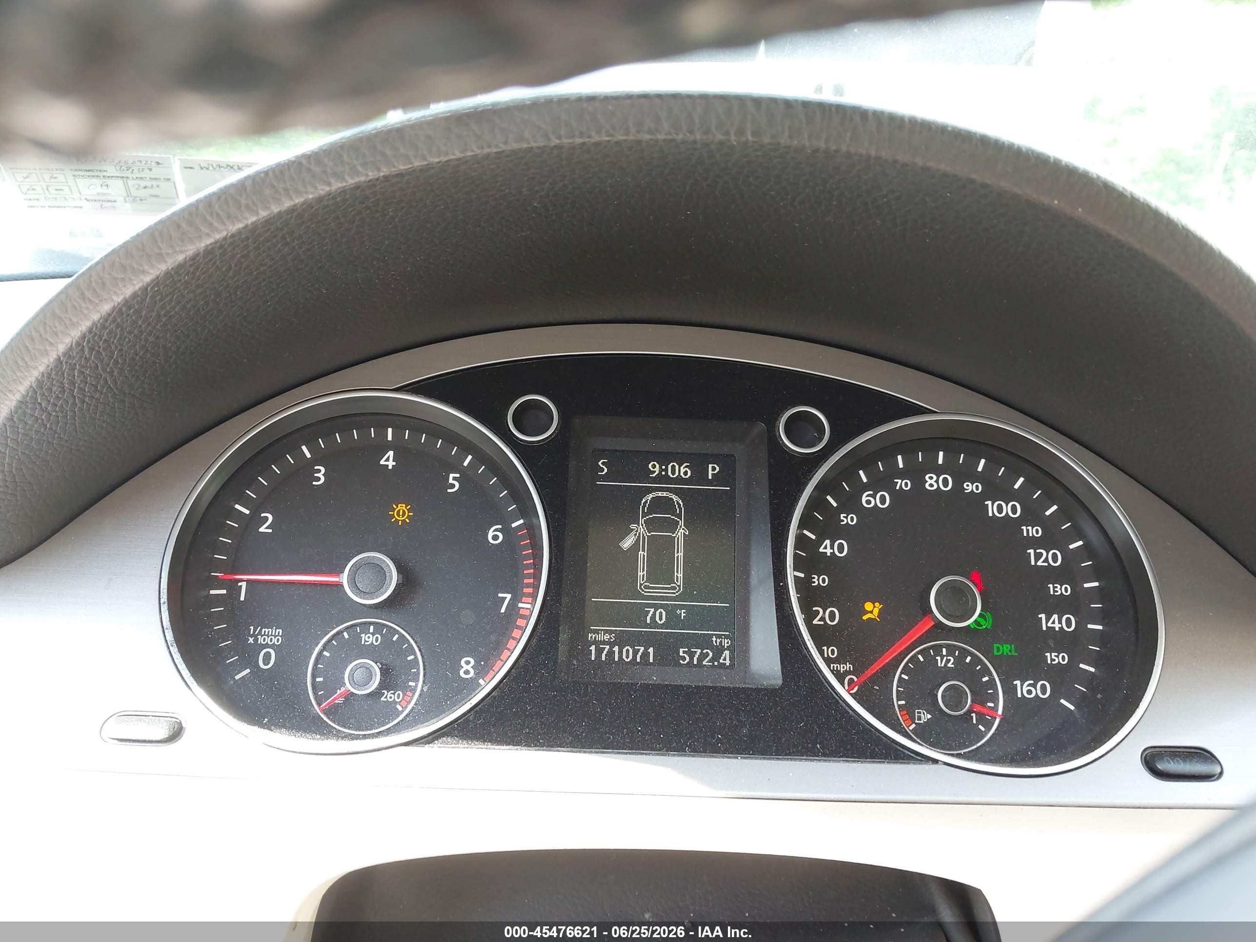 2010 Volkswagen Passat Komfort Gray vin: WVWXK7AN5AE092190