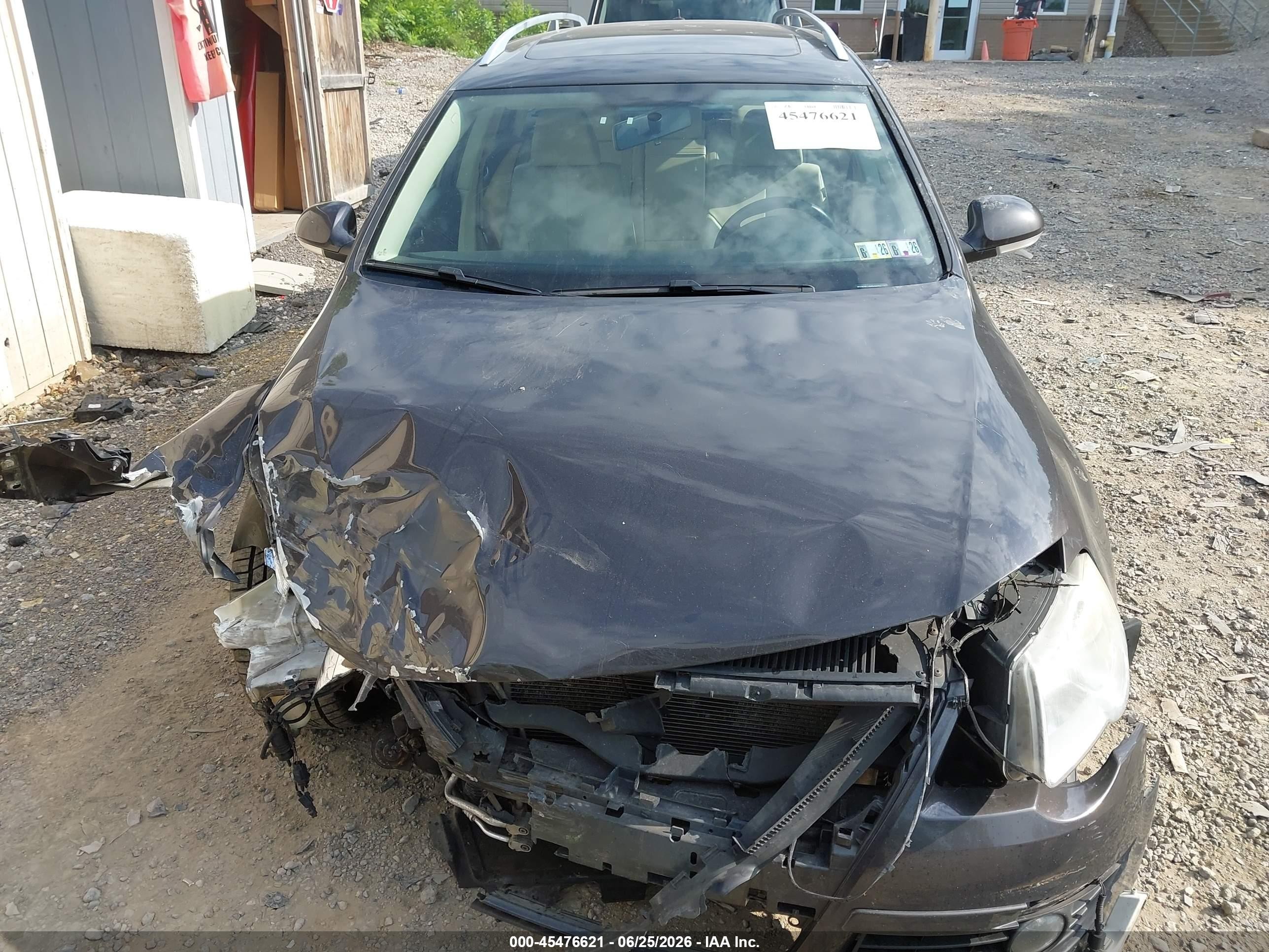 2010 Volkswagen Passat Komfort Gray vin: WVWXK7AN5AE092190