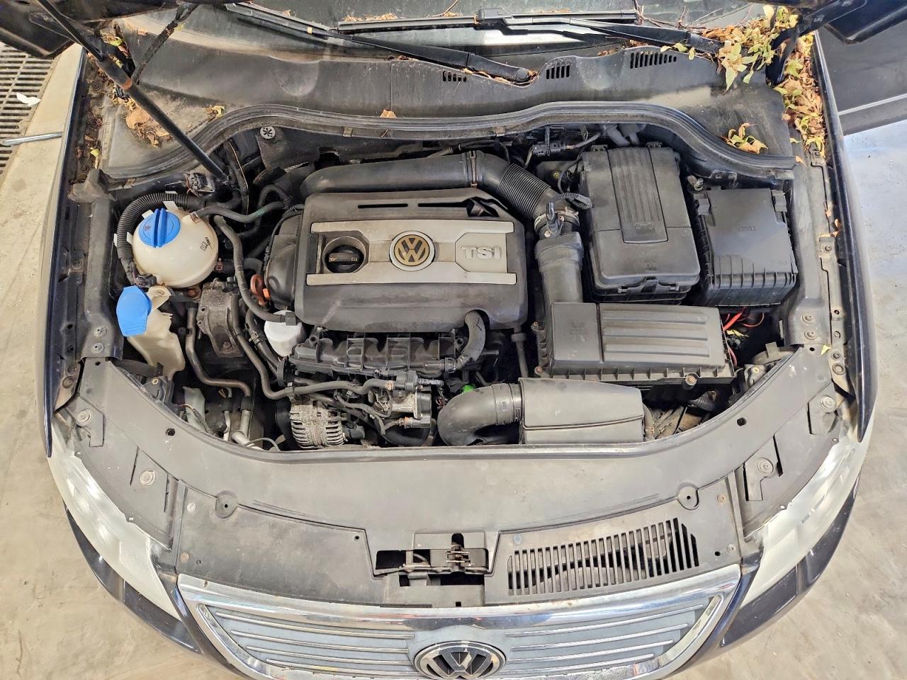 2010 Volkswagen Passat Komfort Black vin: WVWXK7AN8AE167643