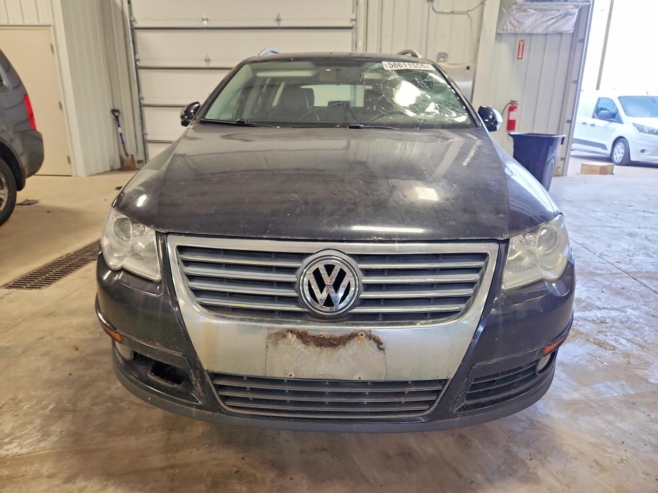 2010 Volkswagen Passat Komfort Black vin: WVWXK7AN8AE167643