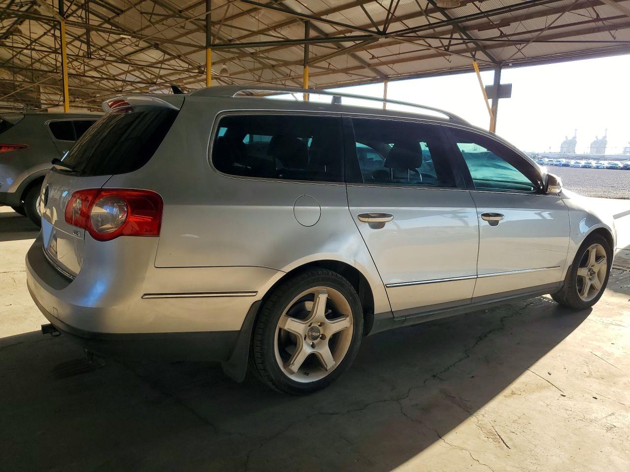 2009 Volkswagen Passat Wagon Turbo Silver vin: WVWXK93C09E134767
