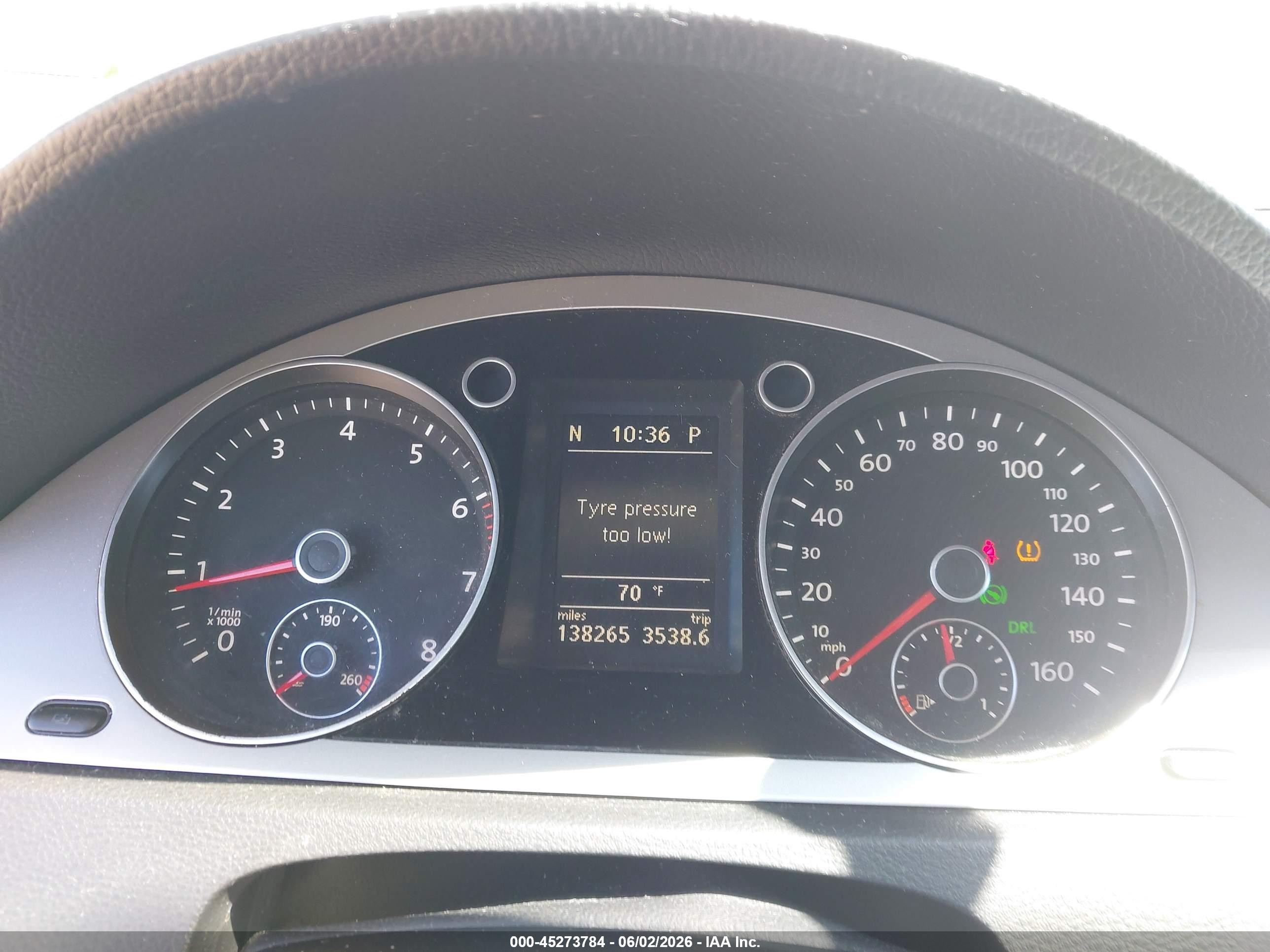 2010 Volkswagen Passat Komfort Silver vin: WVWXM7AN0AE077476