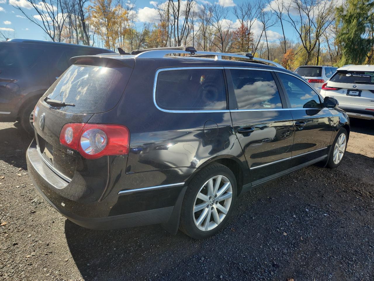 2010 Volkswagen Passat Komfort Black vin: WVWXM7AN2AE155613