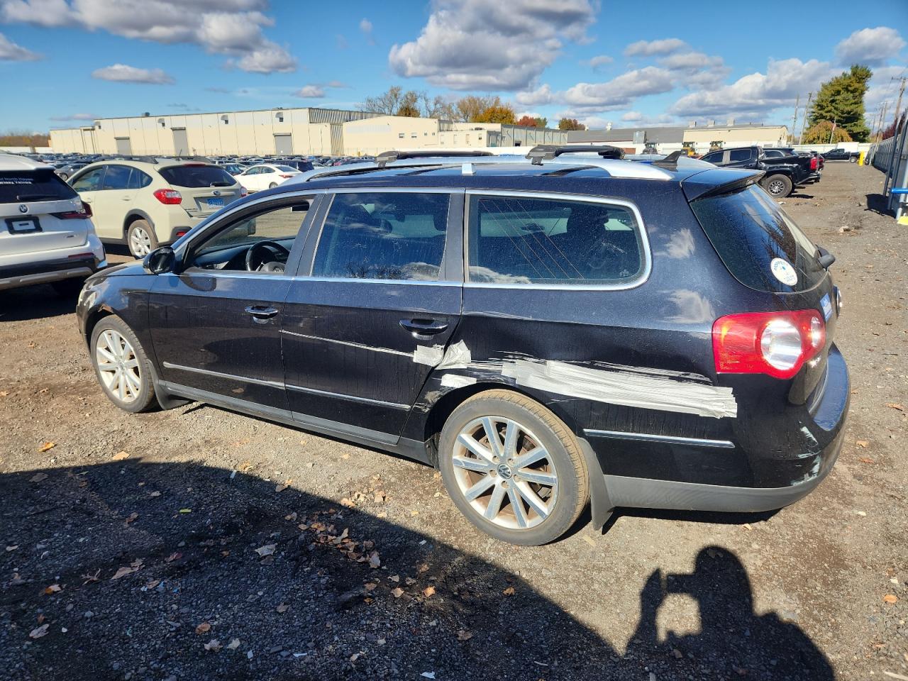 2010 Volkswagen Passat Komfort Black vin: WVWXM7AN2AE155613