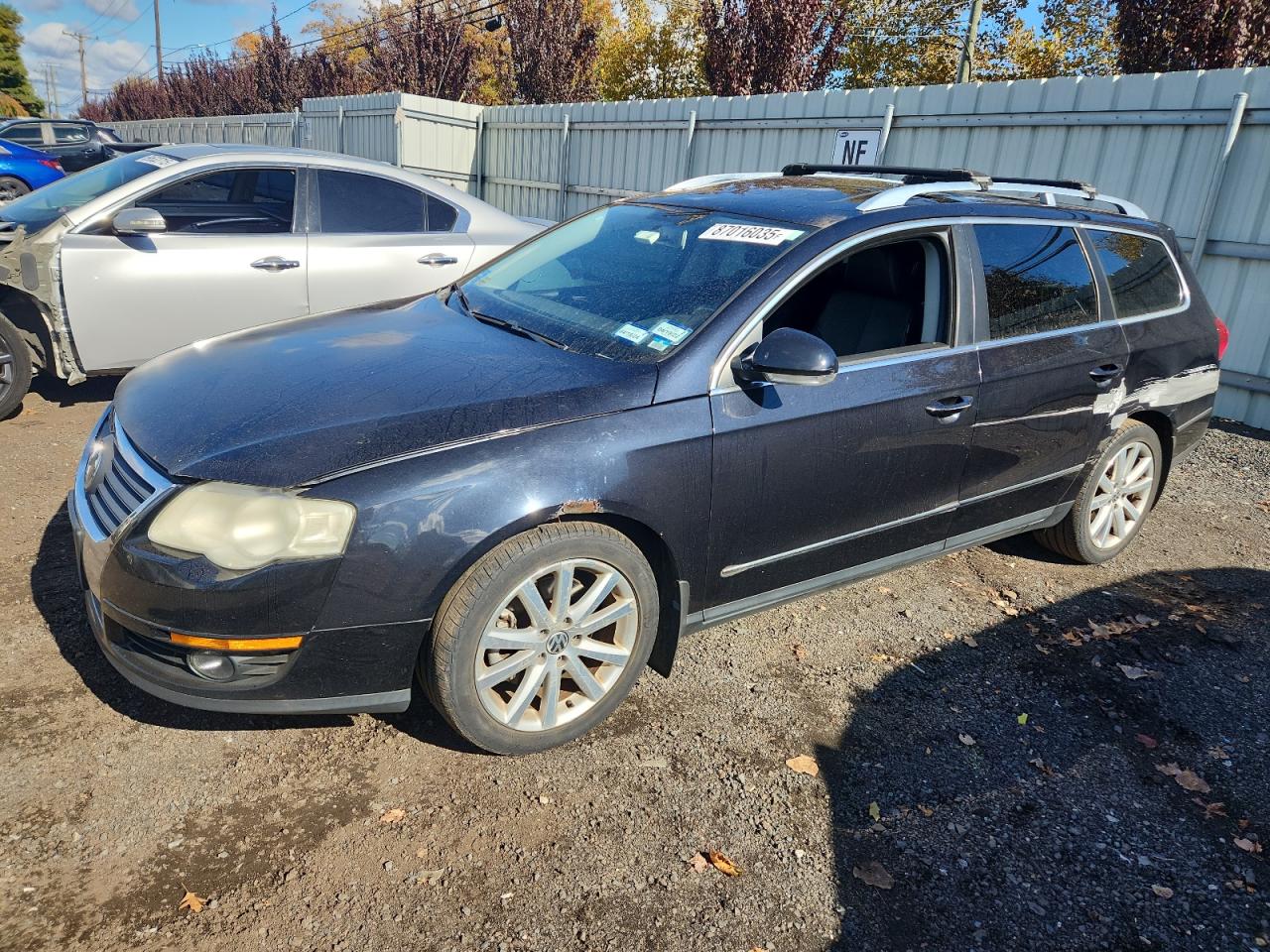 2010 Volkswagen Passat Komfort Black vin: WVWXM7AN2AE155613