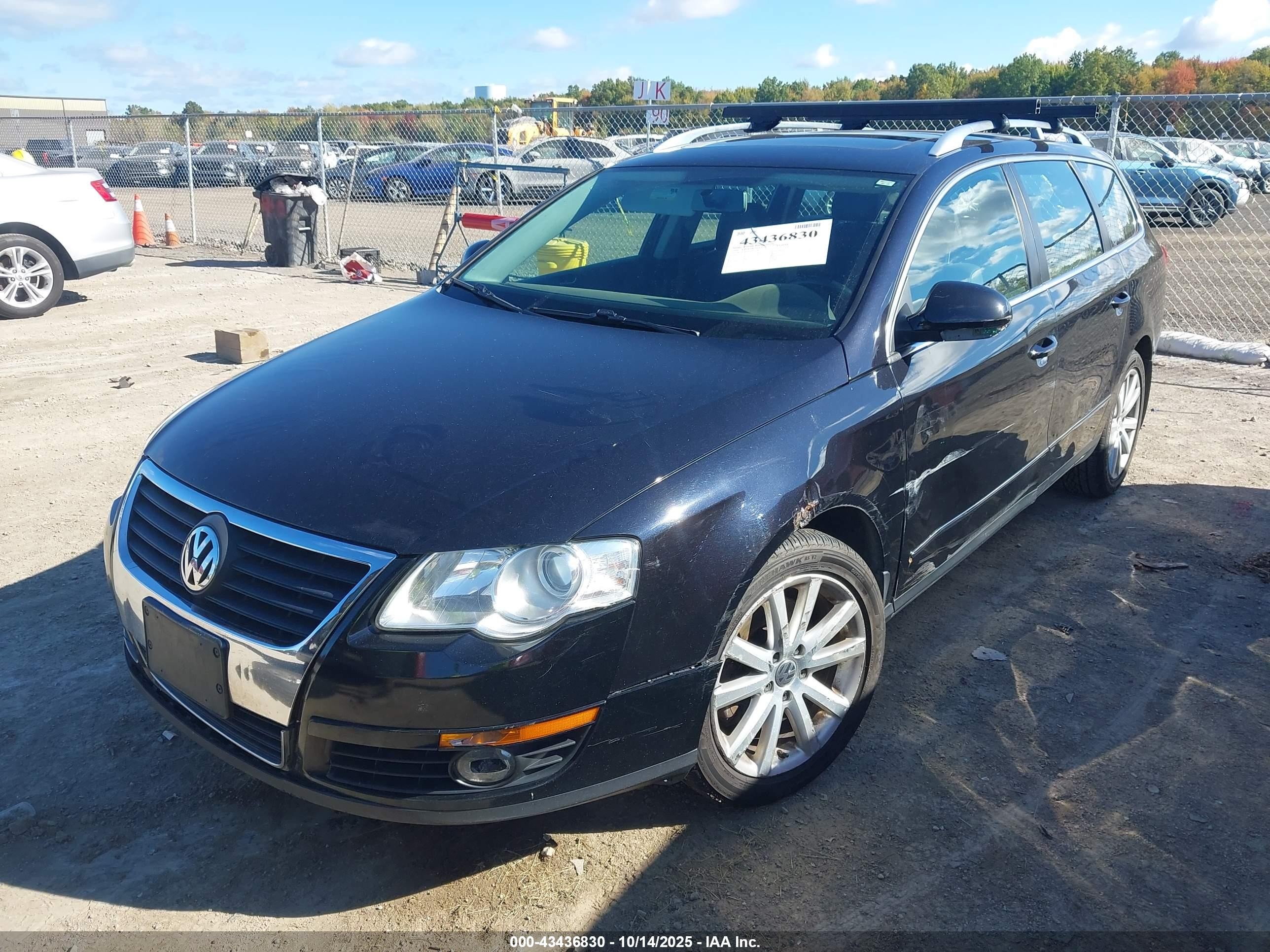 2010 Volkswagen Passat Komfort Black vin: WVWXM7AN4AE120071