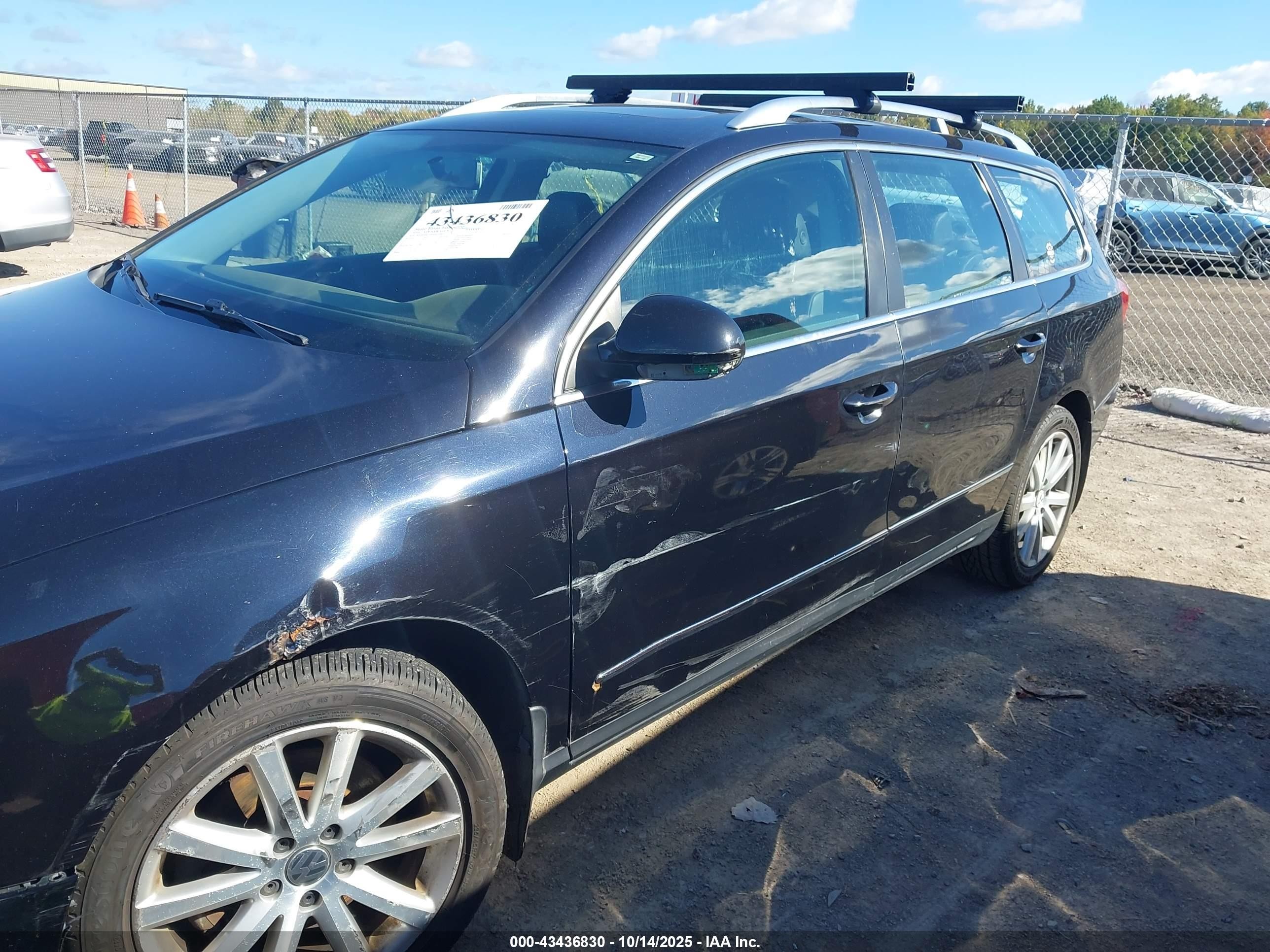 2010 Volkswagen Passat Komfort Black vin: WVWXM7AN4AE120071